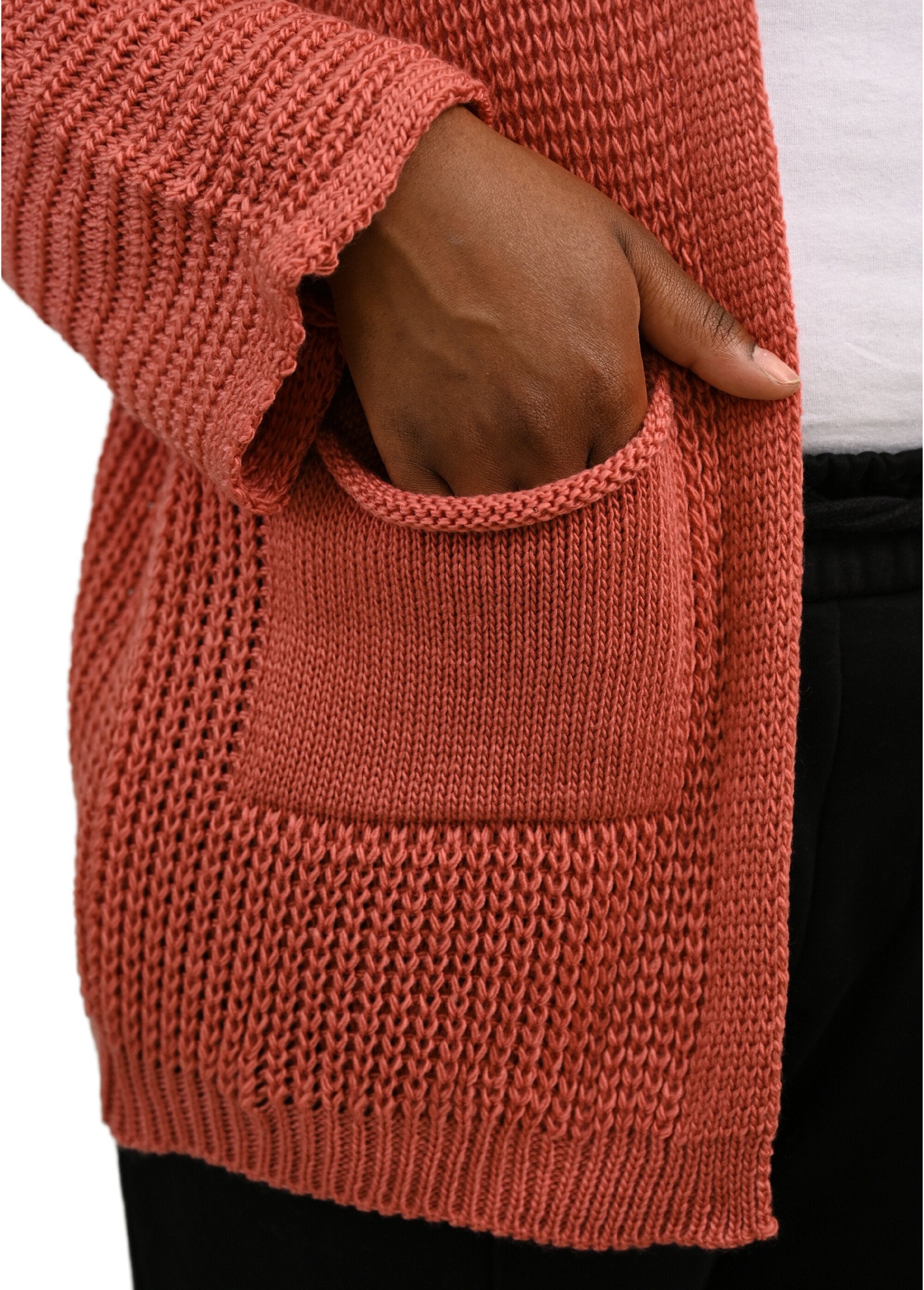 Gilet_long_maille_avec_poches_plaquées_Vieux_rose_DE1_curvy