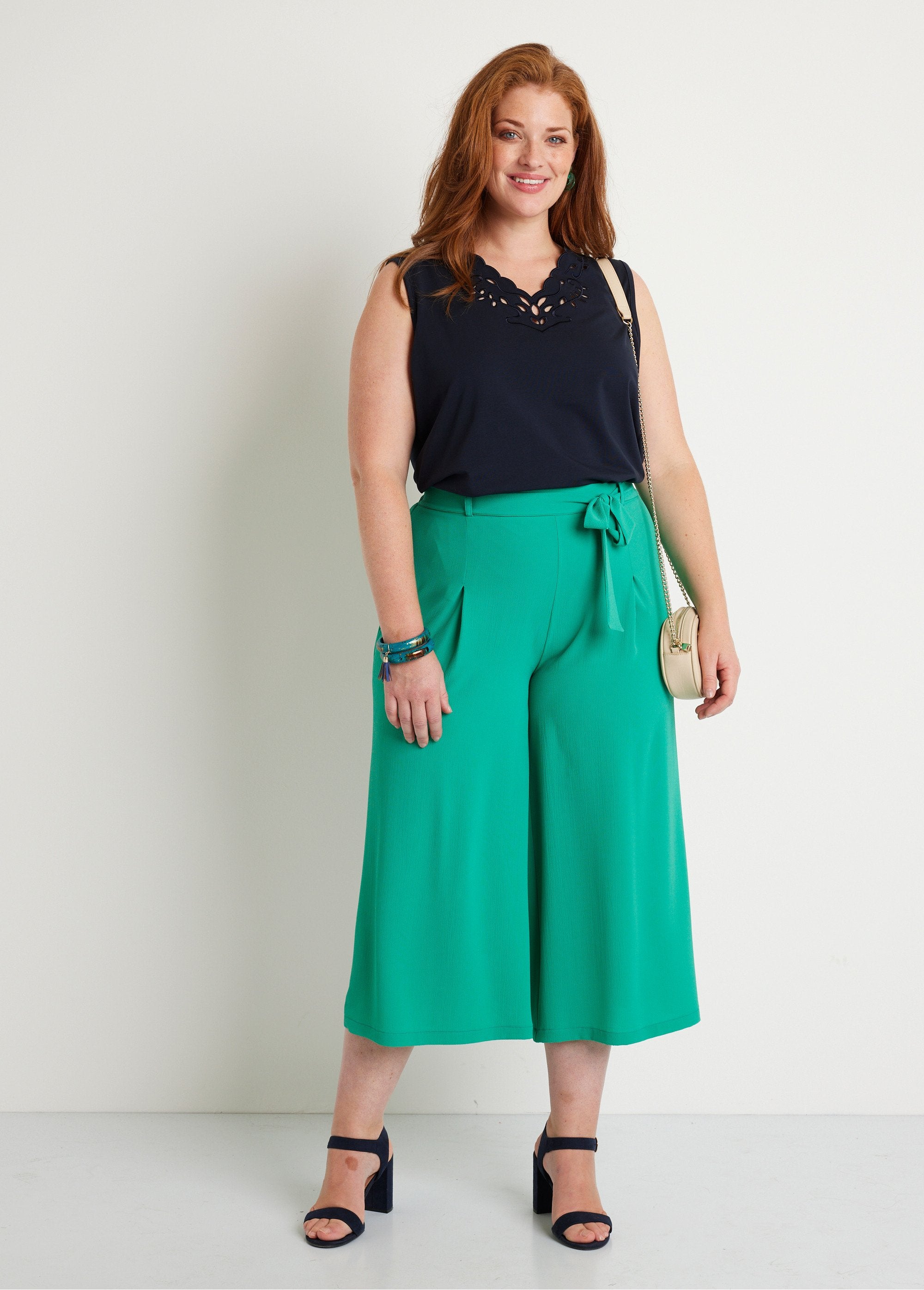 Long_culottes_with_semi-elasticated_waist_Plain_green_SF1_curvy