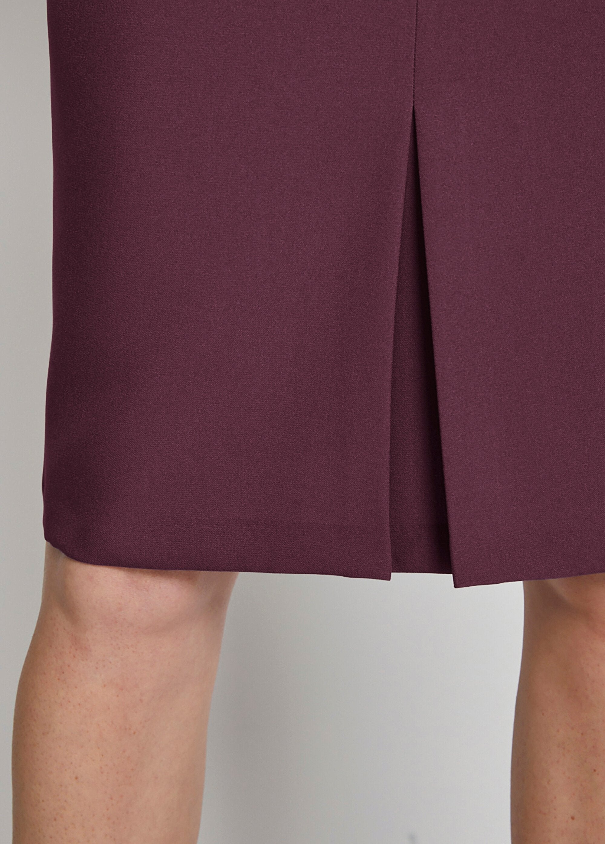 Mid-length_straight_skirt_in_wrinkle-free_fabric_Plum_DE1_slim