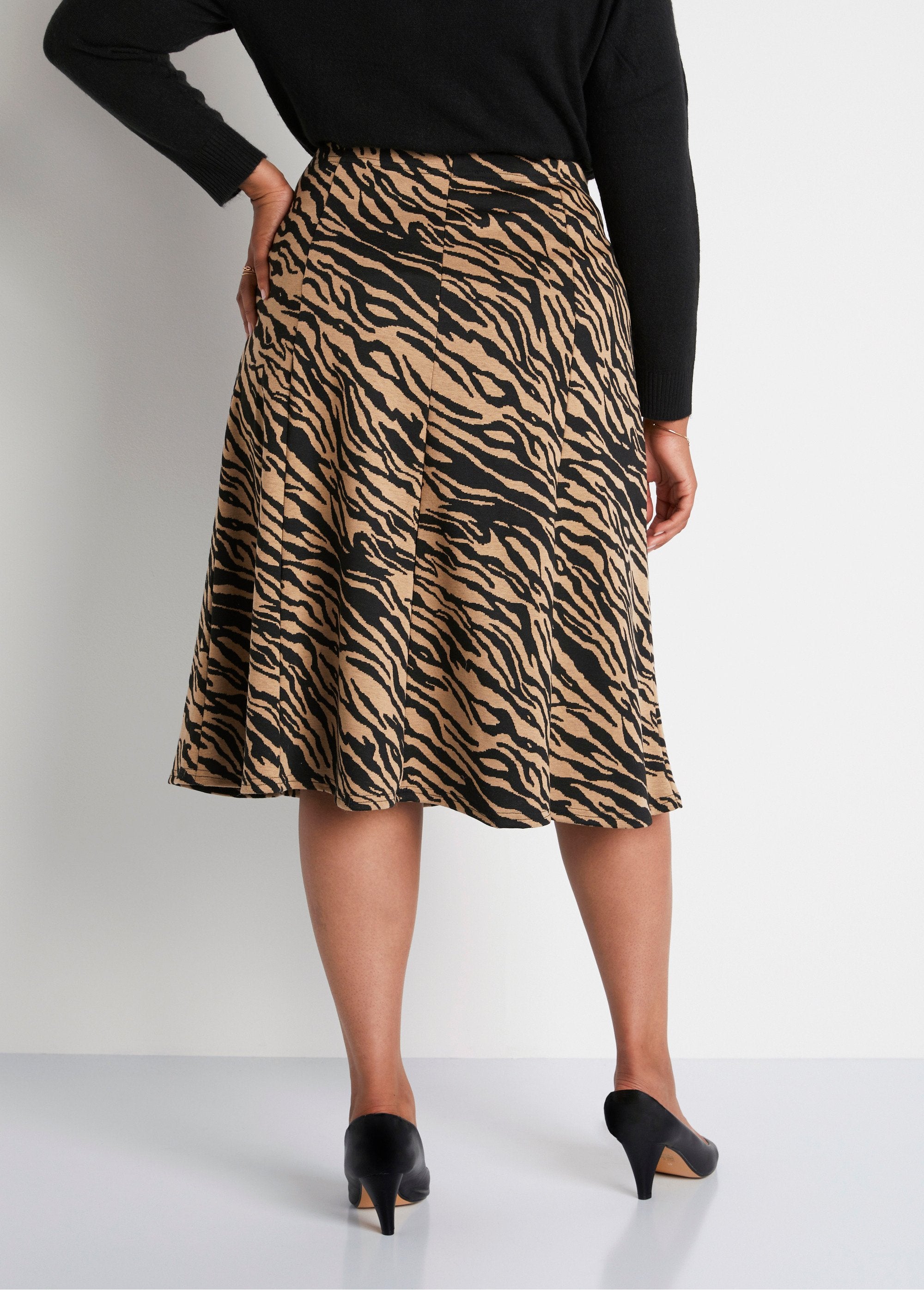 Long_flared_jacquard_knit_skirt_Zebra_camel_DO1_curvy