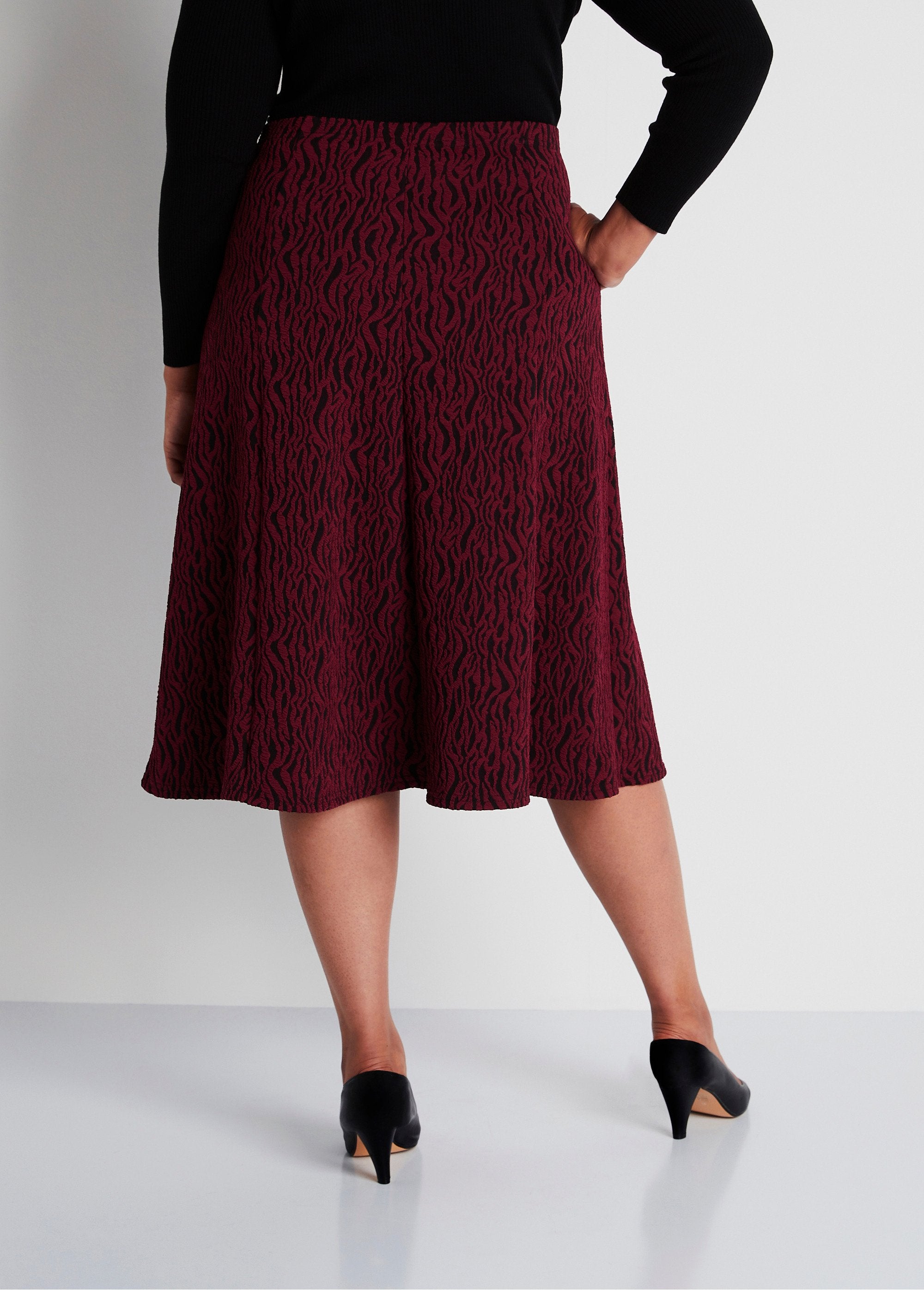 Long_flared_jacquard_knit_skirt_Burgundy_zebra_DO1_curvy