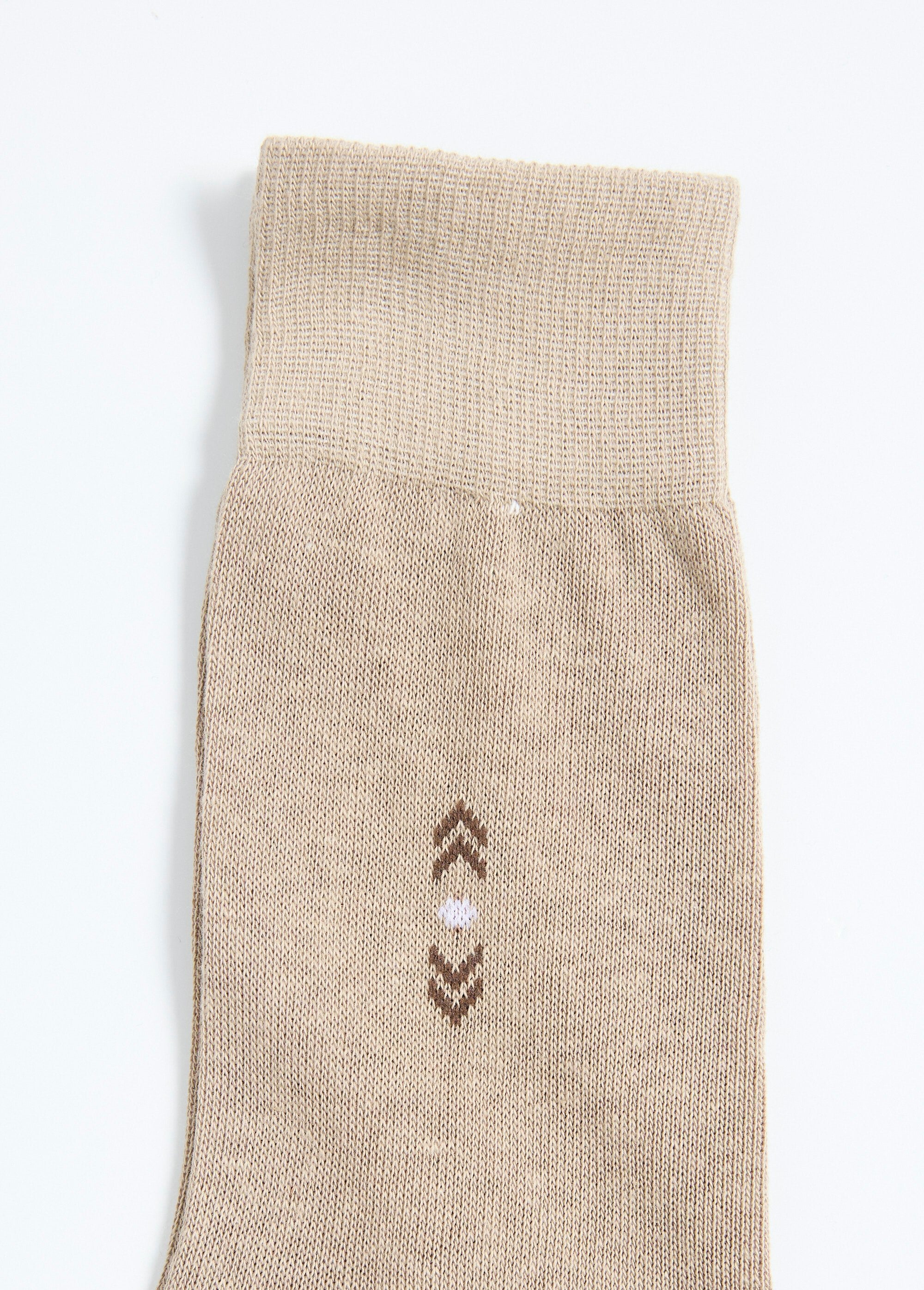 Pack_of_10_plain_and_patterned_socks_Black_matching_DE6_slim