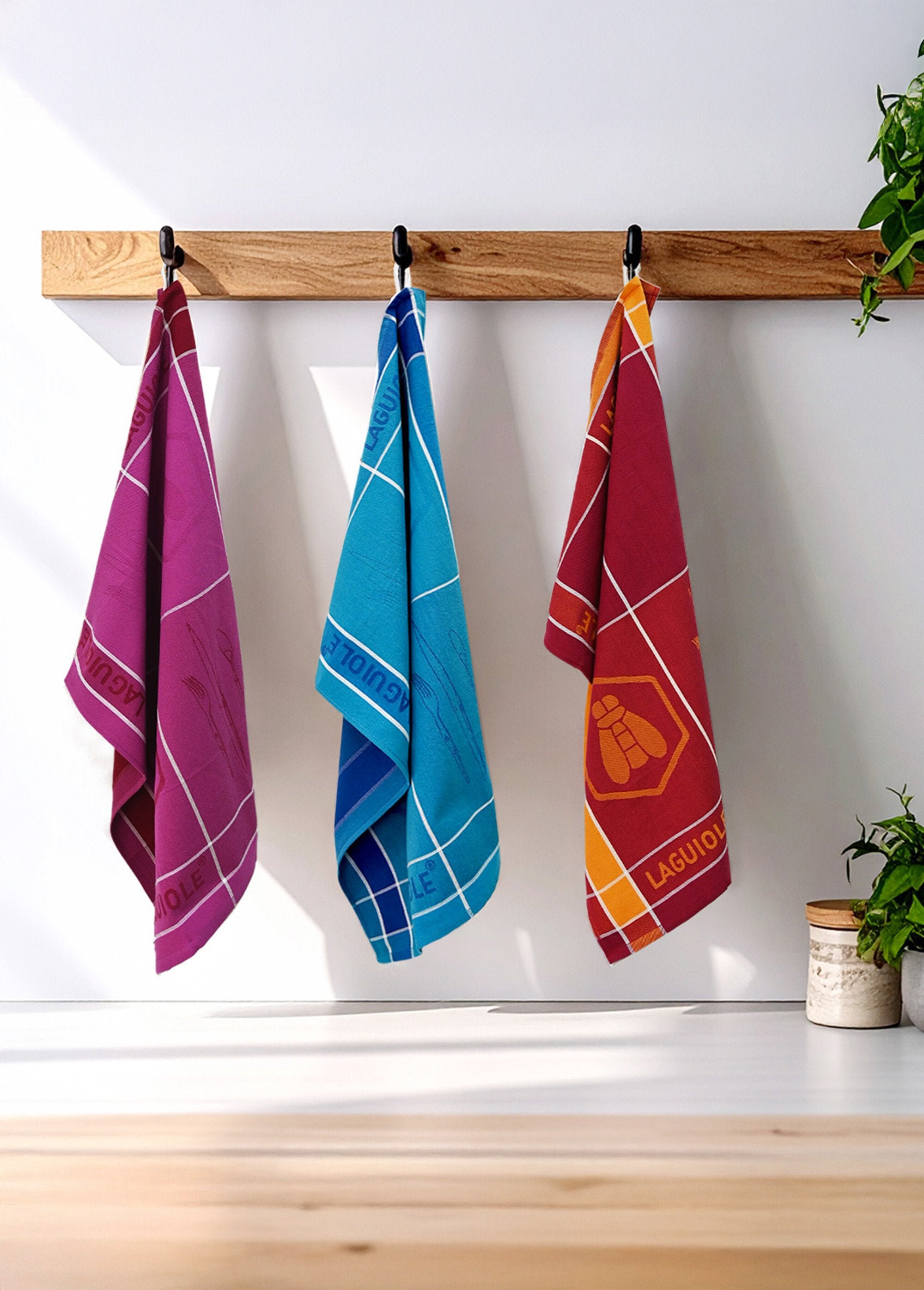 Set_of_3_assorted_jacquard_tea_towels,_Tartans_2M_Mauve_SF1_slim