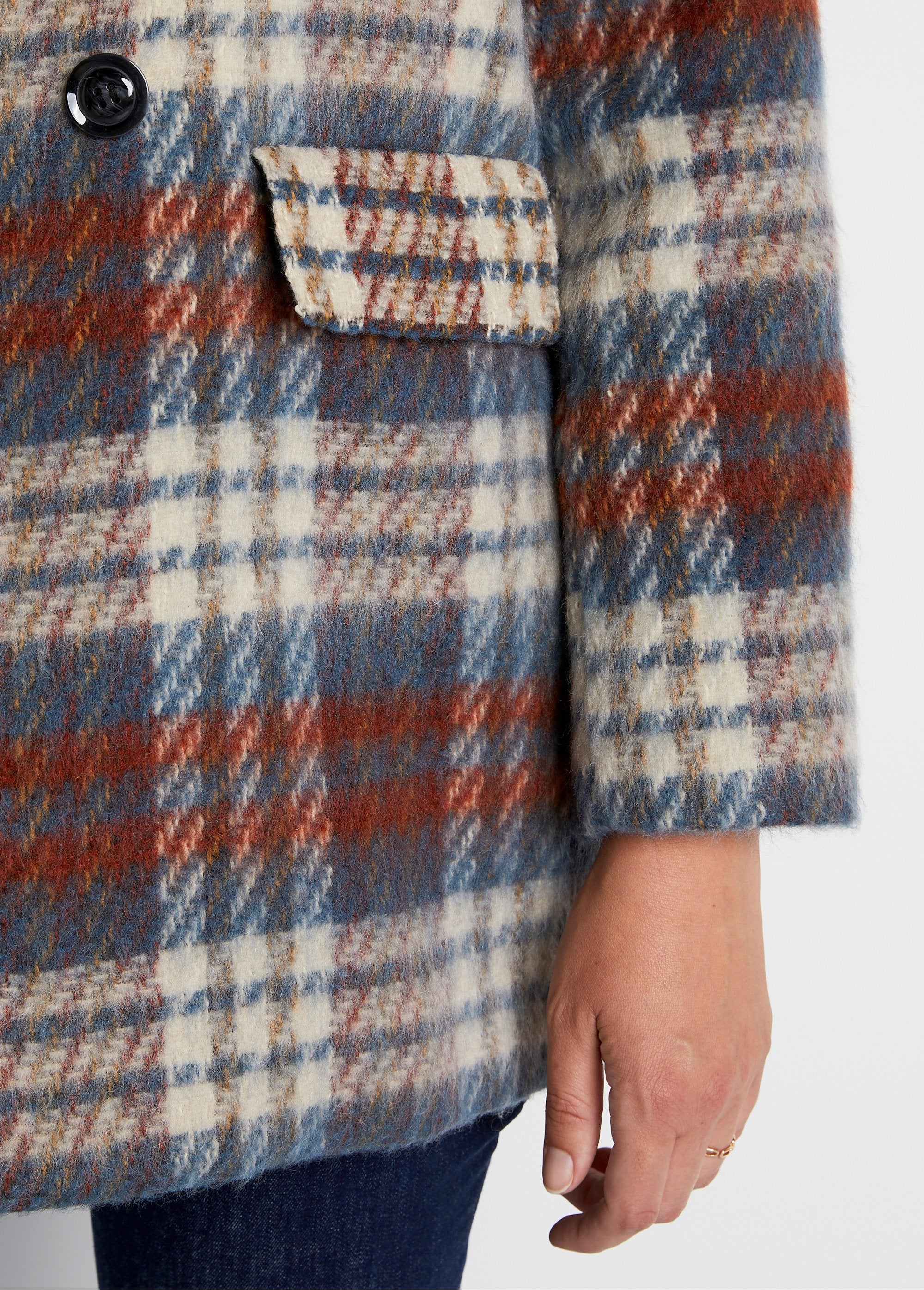 Short_winter_coat_in_warm_checked_fabric_Squirrel_tiles_DE2_curvy