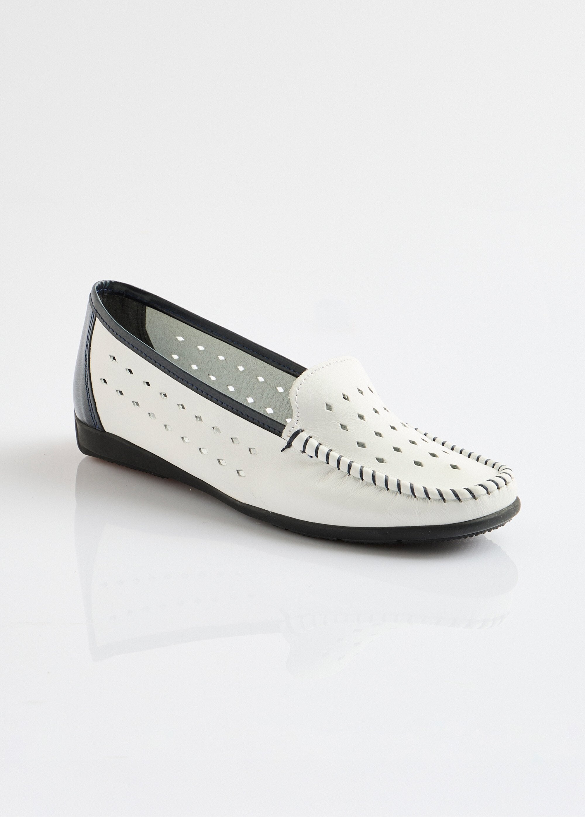 Soft_leather_comfort_width_moccasins_White_FA1_slim