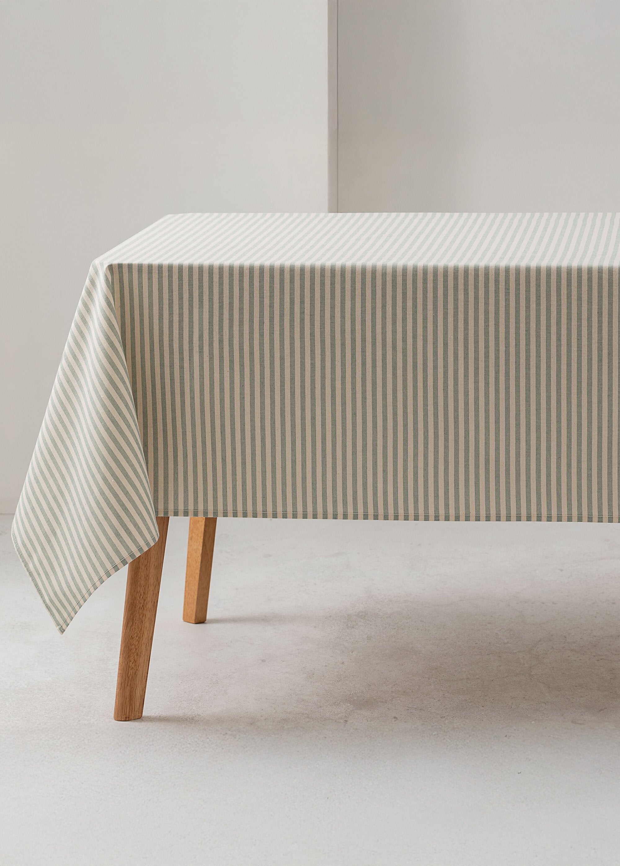 Stain-resistant_cotton_tablecloth_with_fine_stripes_Blue_FA1_slim