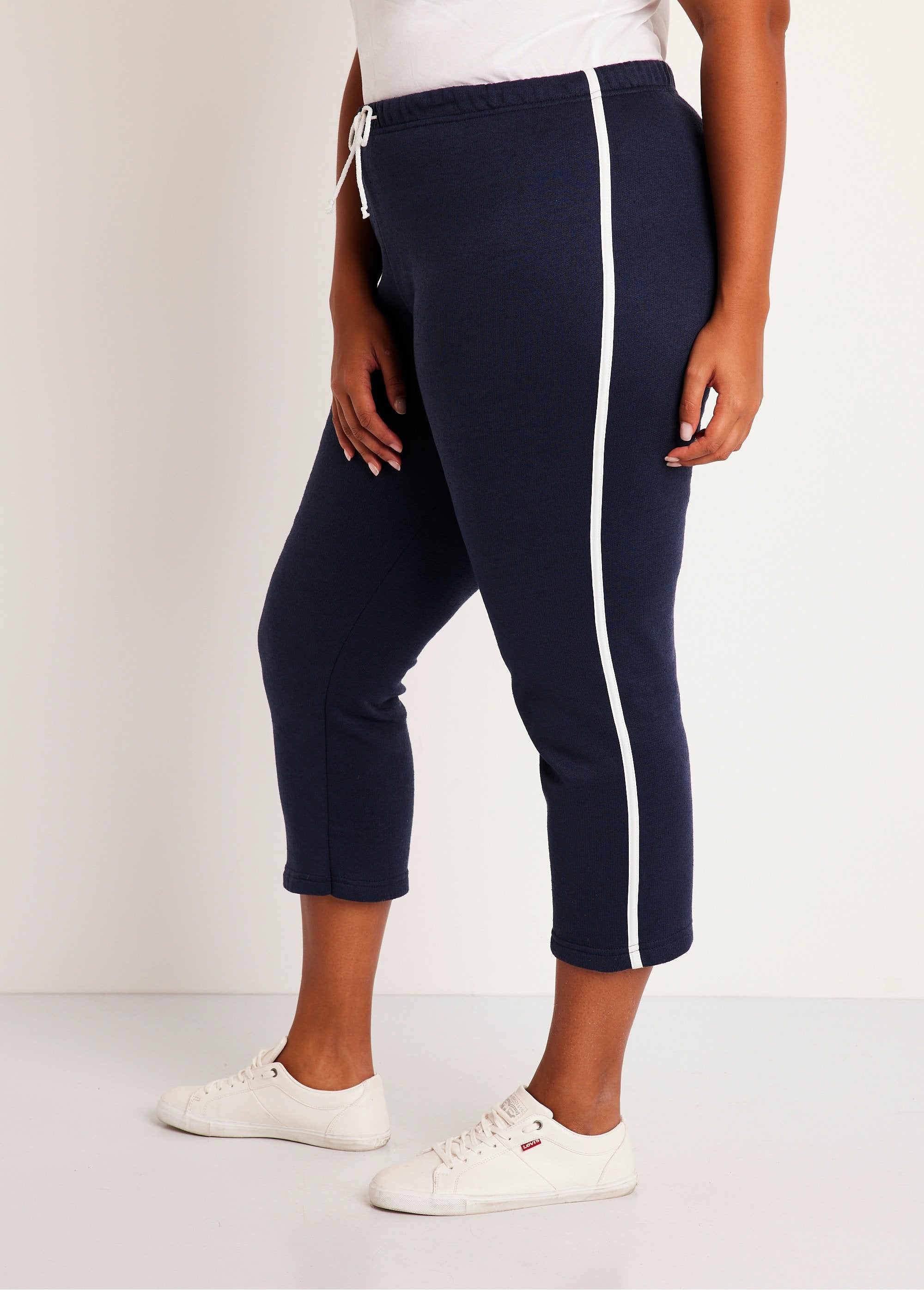 Cropped_lounge_pants_with_side_stripes_Marine_DR1_curvy