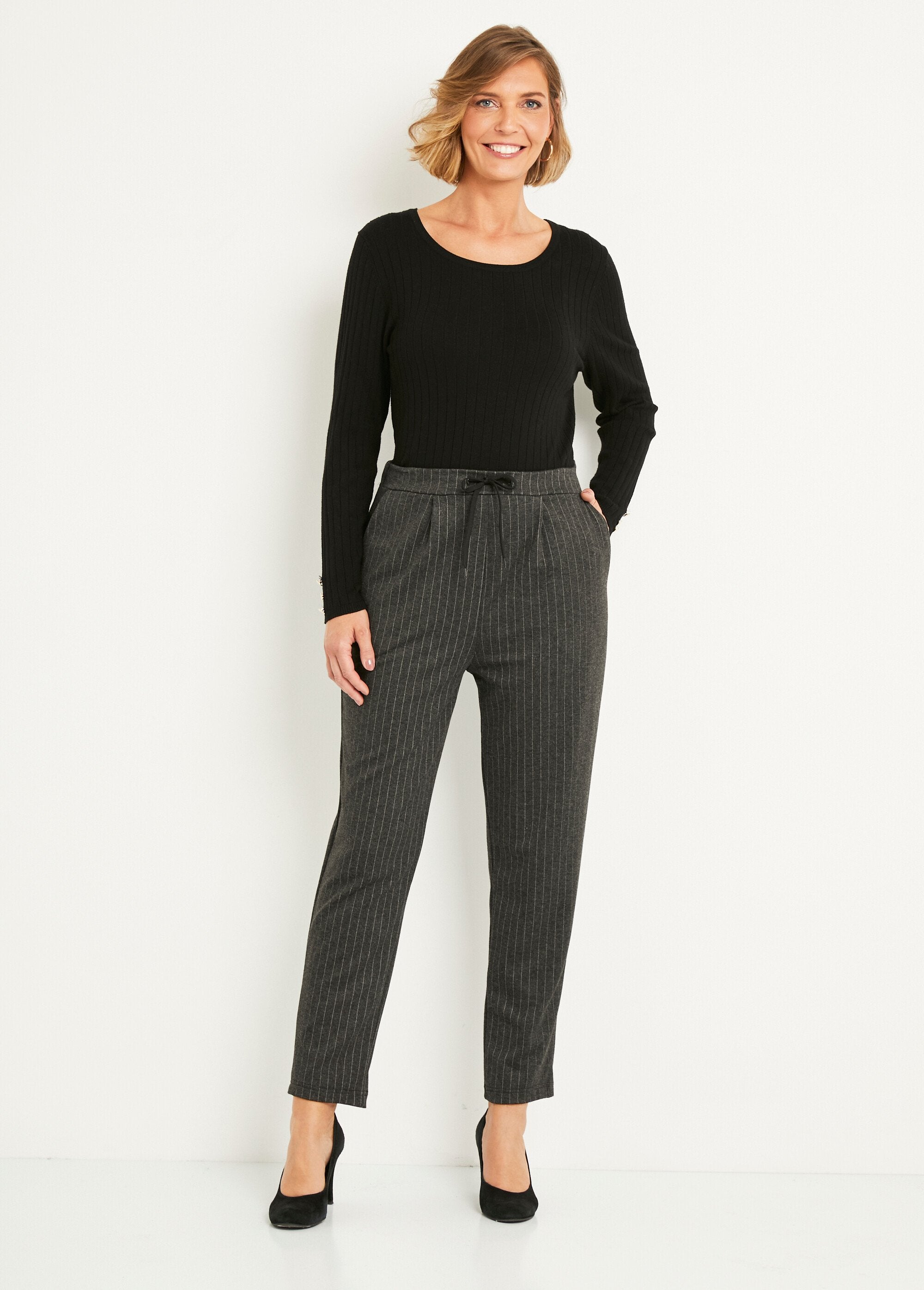 Straight-leg_stretch-knit_pants_Gray_striped_SF1_slim