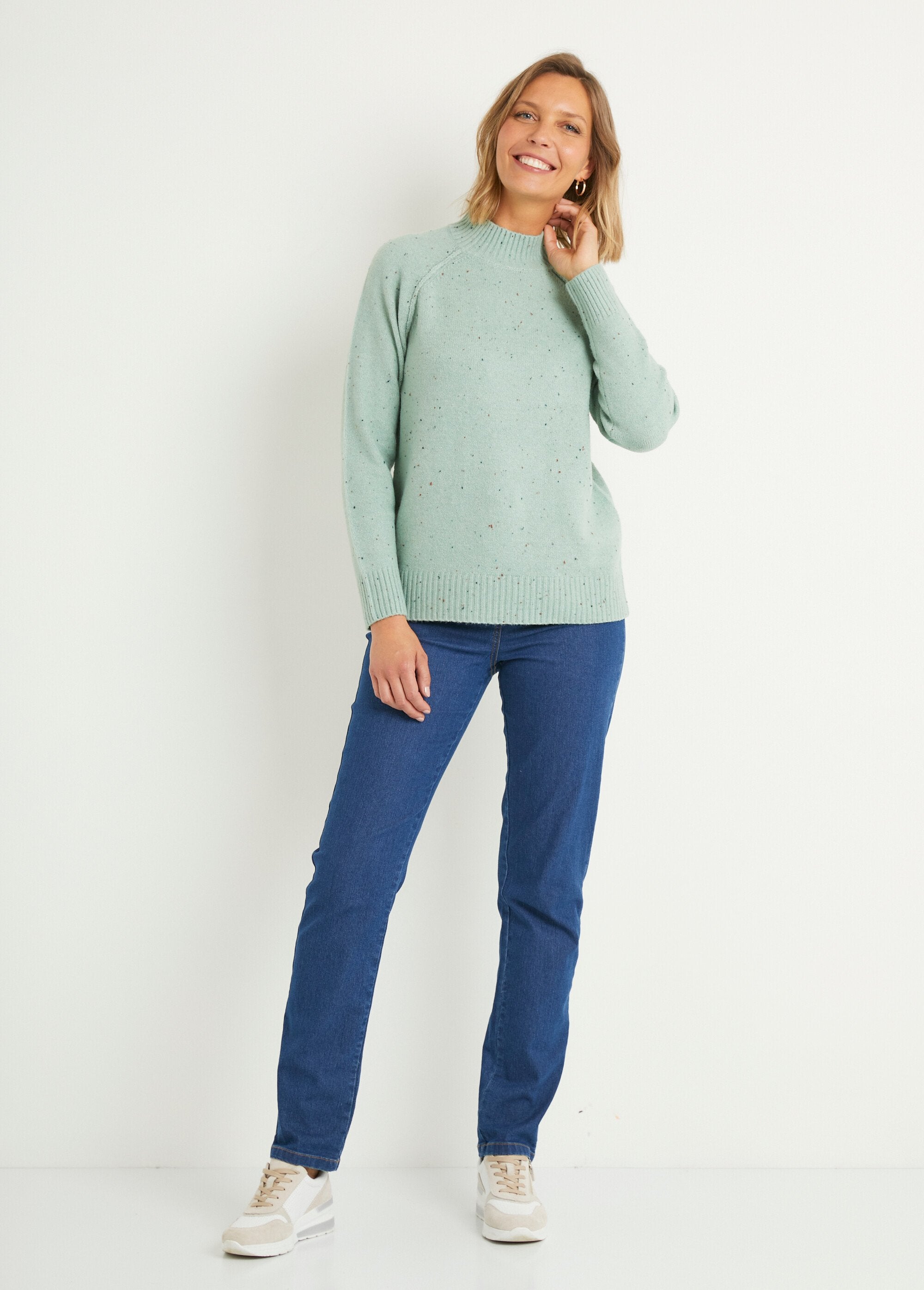 Warm_raglan_sweater_with_speckled_stand-up_collar_Green_SF1_slim