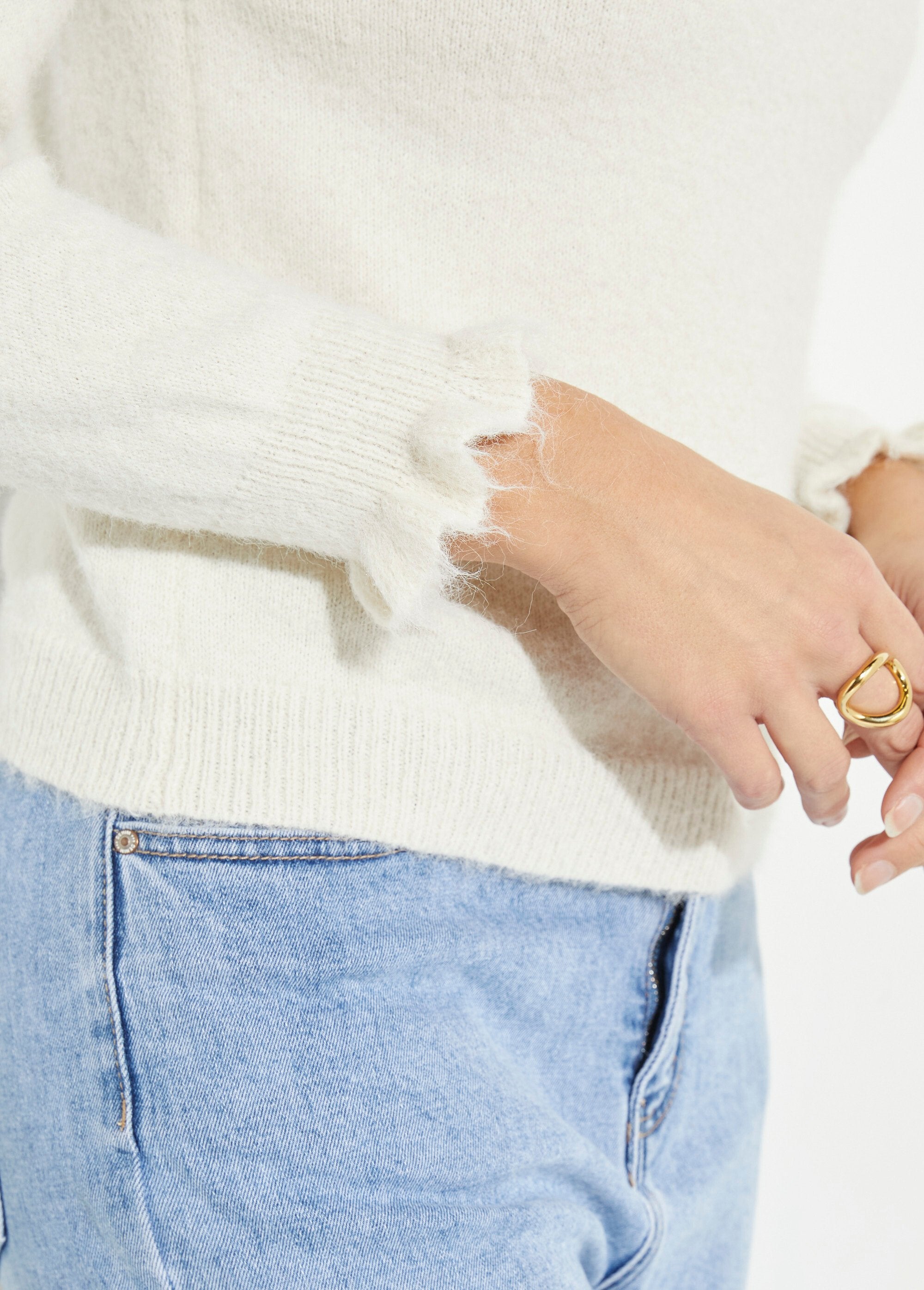 Pull_chic_en_dentelle_et_maille_avec_laine_Ecru_DE2_slim