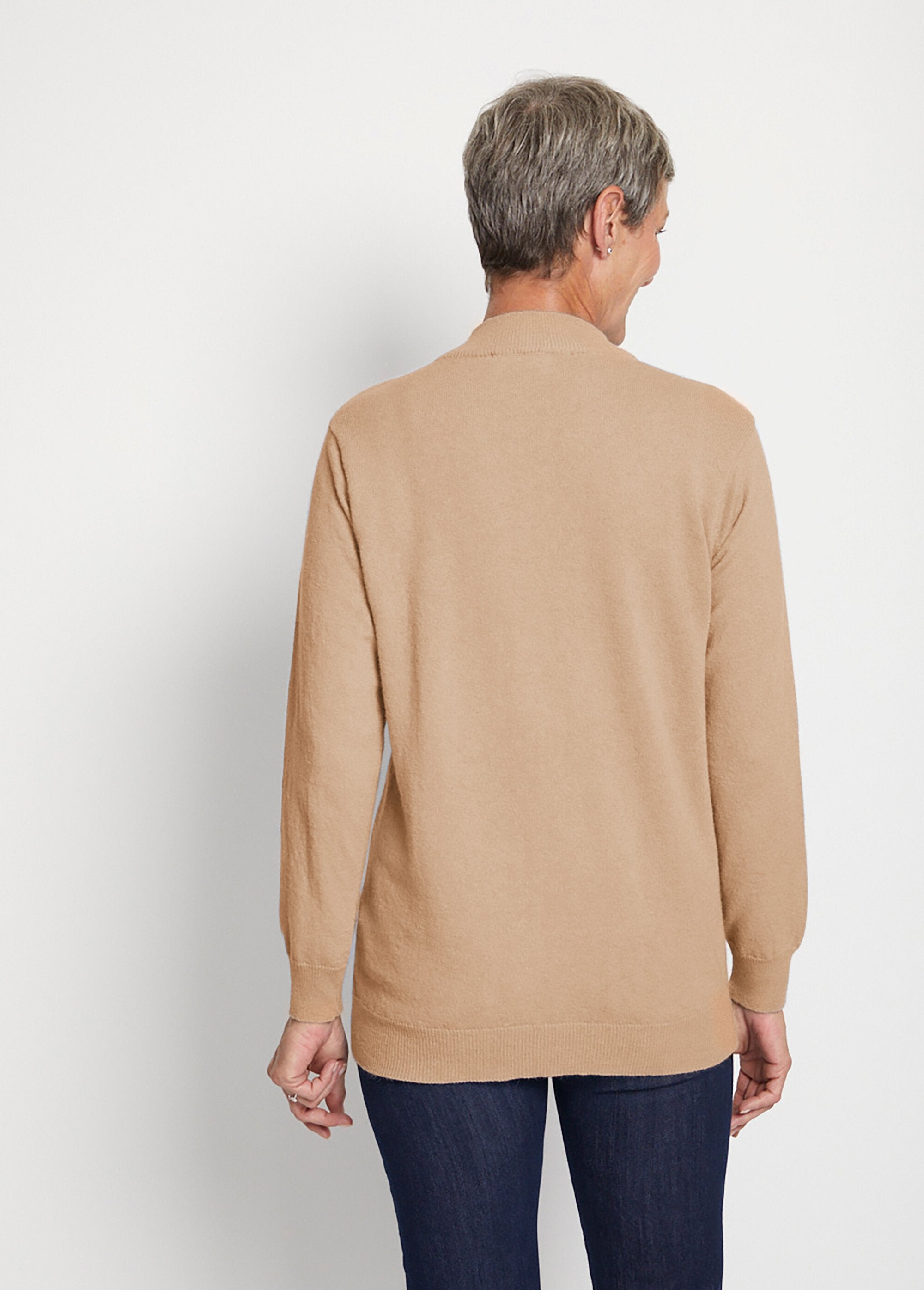 Warm_high-neck_sweater_with_wool_and_angora_camel_DO1_slim