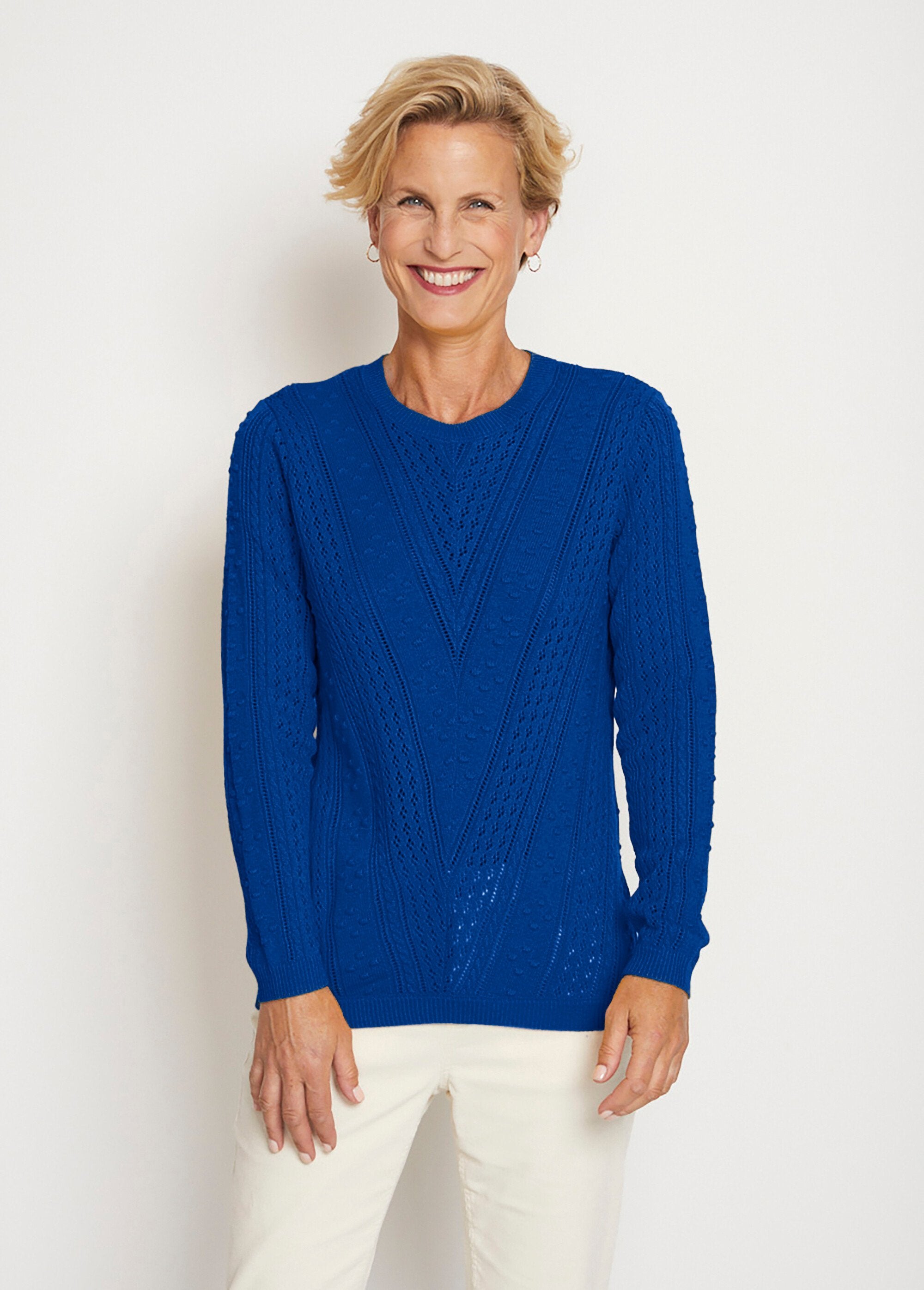 Round_neck_openwork_knit_sweater_and_balls_Blue_FA1_slim