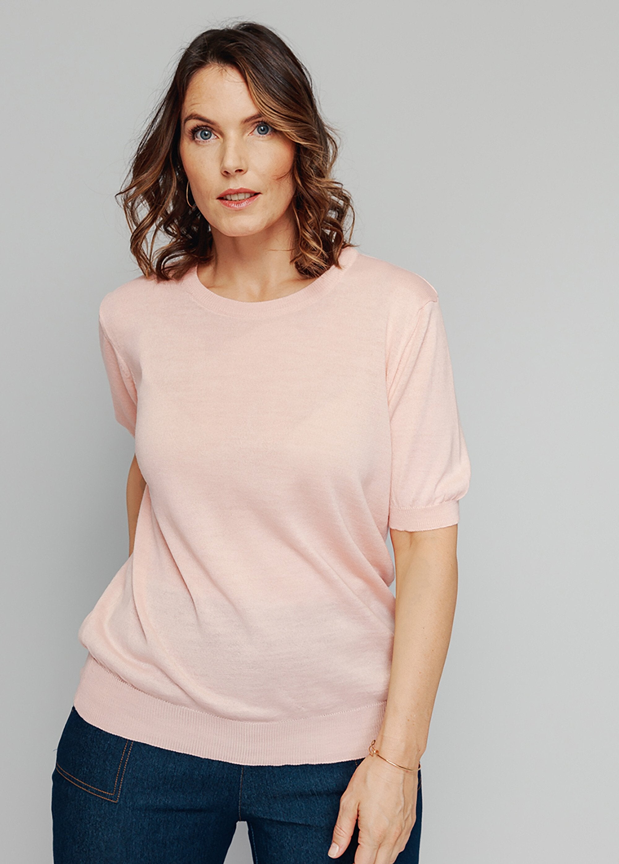 Short-sleeved_merino_wool_sweater_Rose_the_FA1_curvy