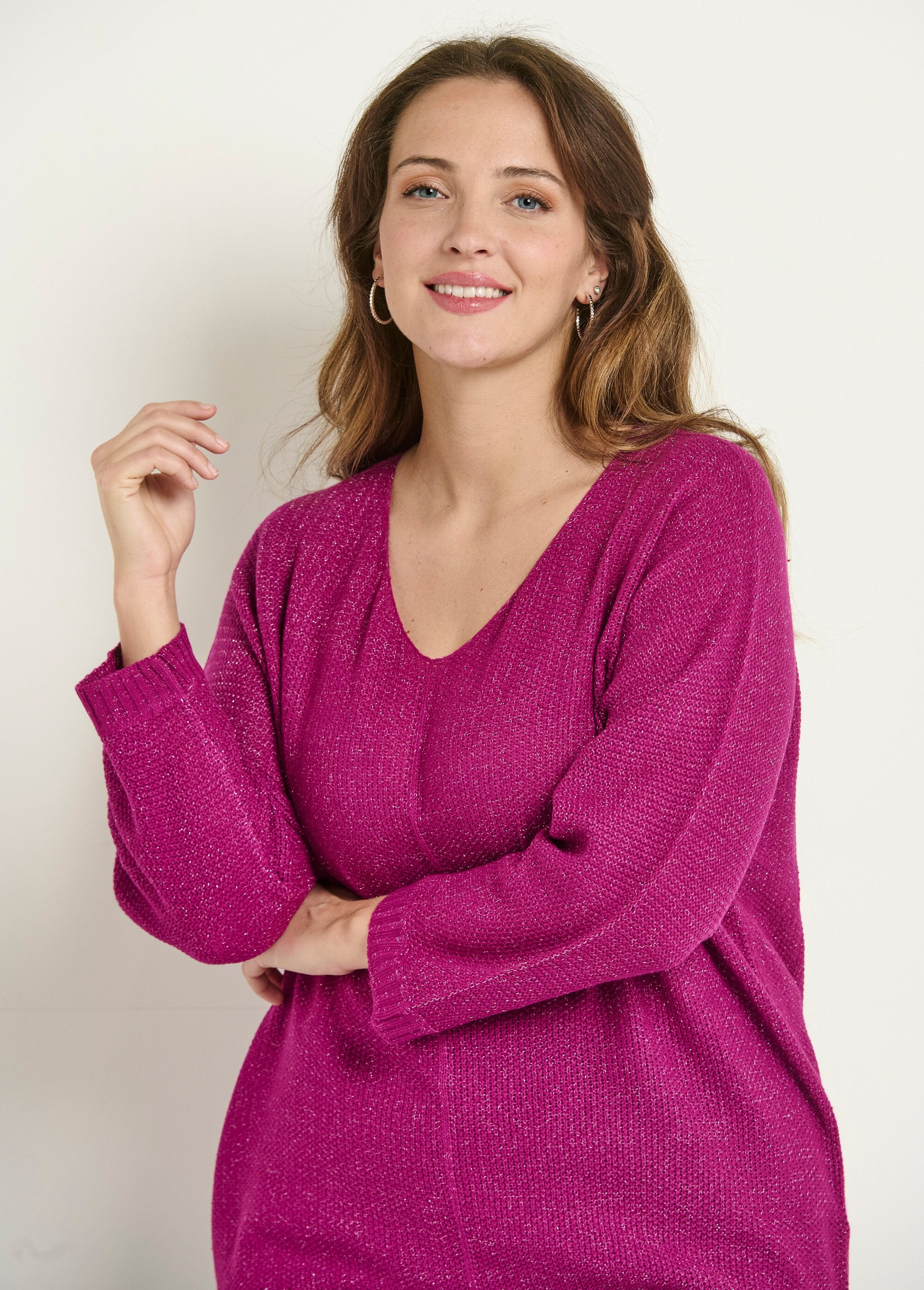 Pull_col_V_maille_fantaisie_métallisée_Fuchsia_DE1_curvy