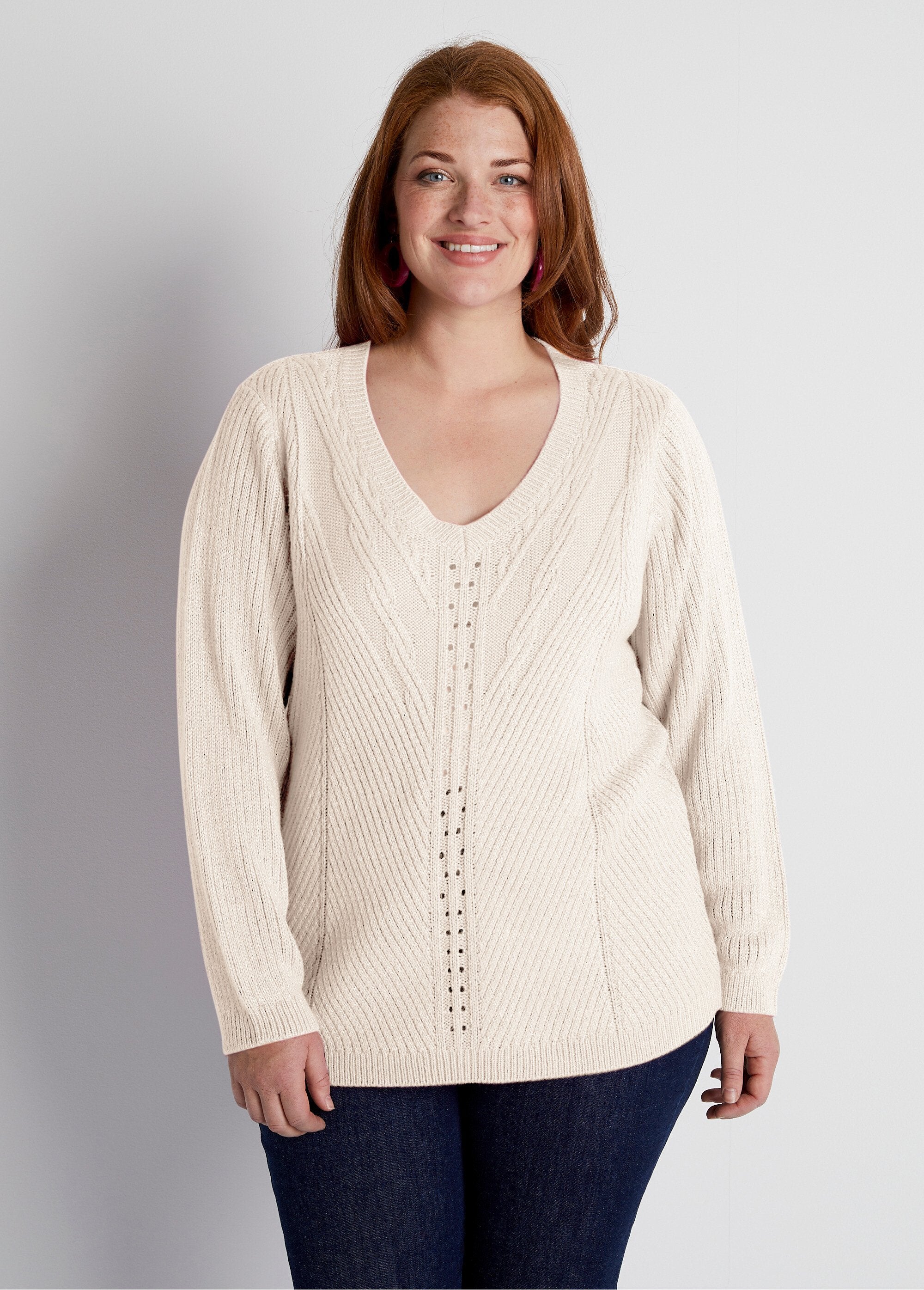 Plain_fancy_knit_V-neck_sweater_Ecru_FA1_curvy