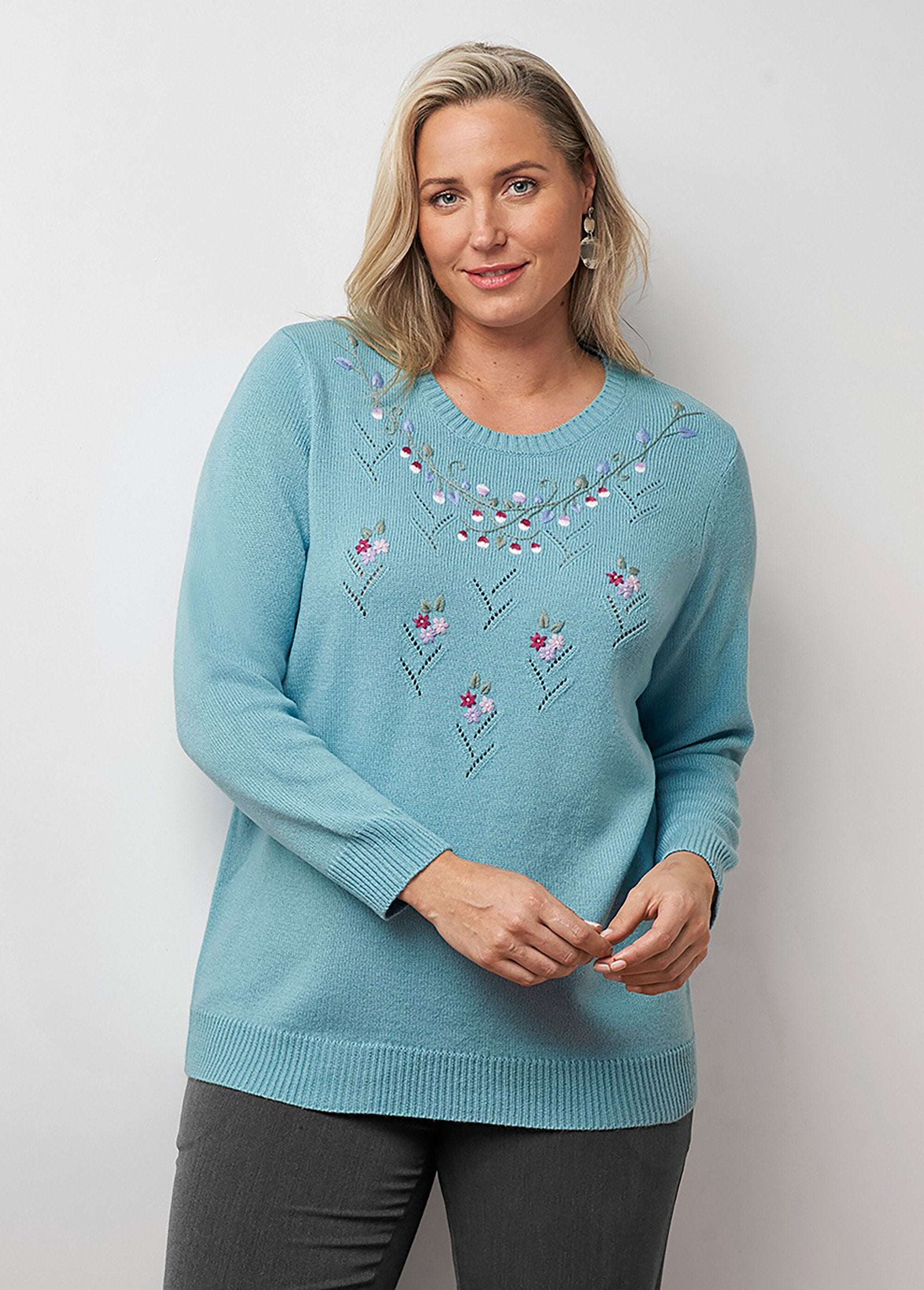 Soft_plain_embroidered_openwork_round_neck_sweater_Onyx_green_FA1_curvy