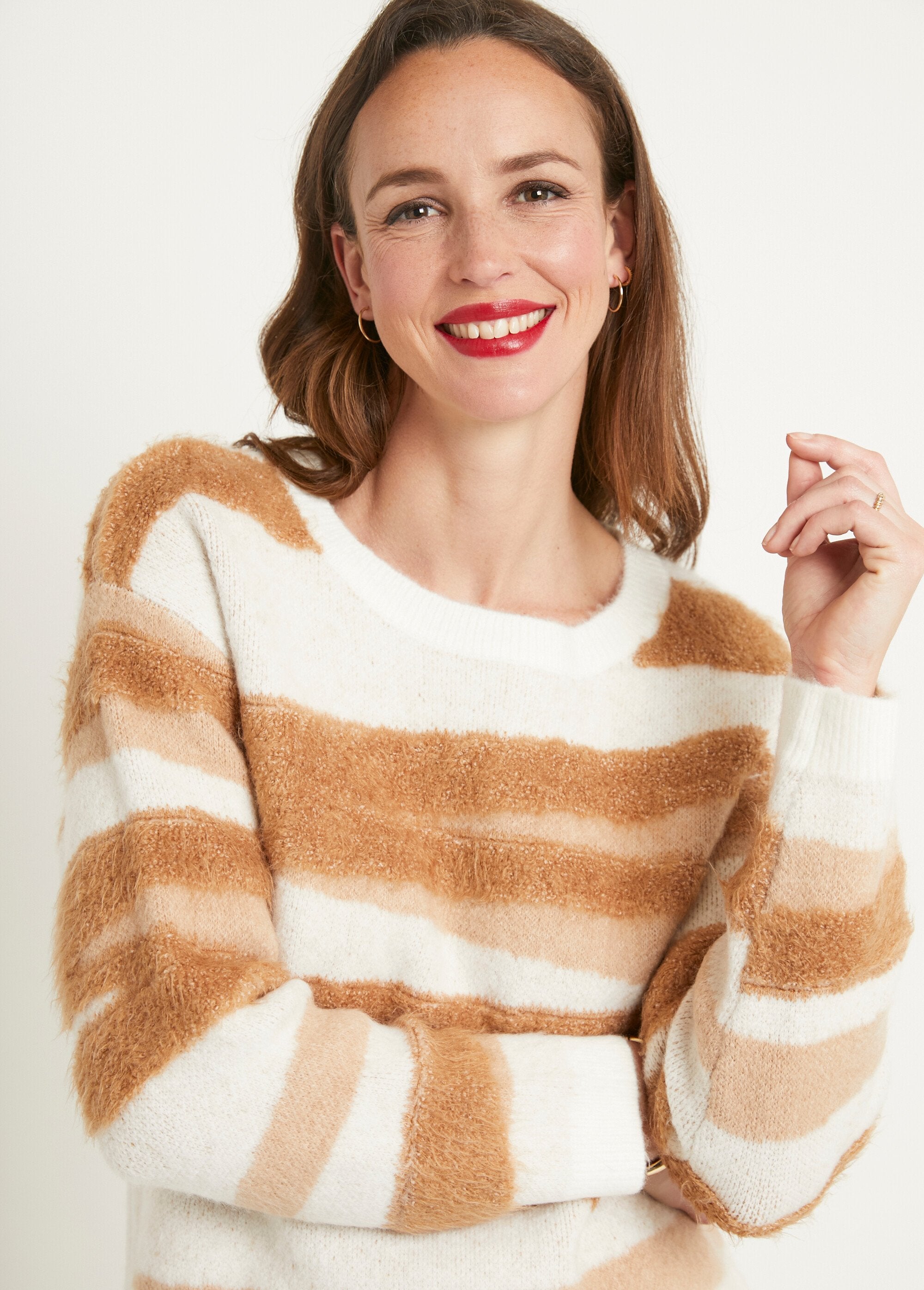 Soft_jacquard_sweater,_round_neck,_furry_knit_Ecru_and_beige_DE1_slim