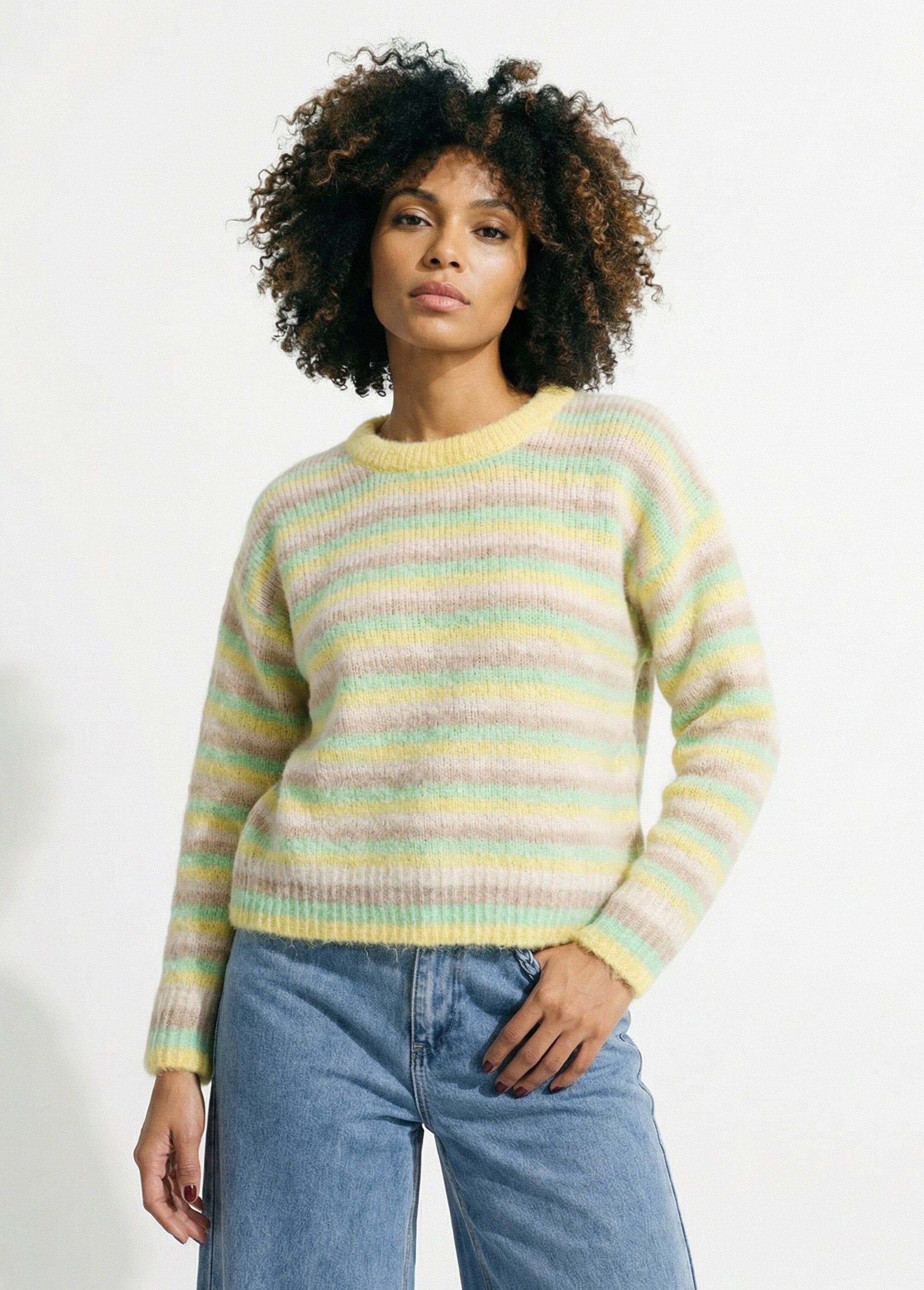 Fluffy_crew_neck_sweater,_pastel_stripes_Jaune_et_vert_FA1_slim