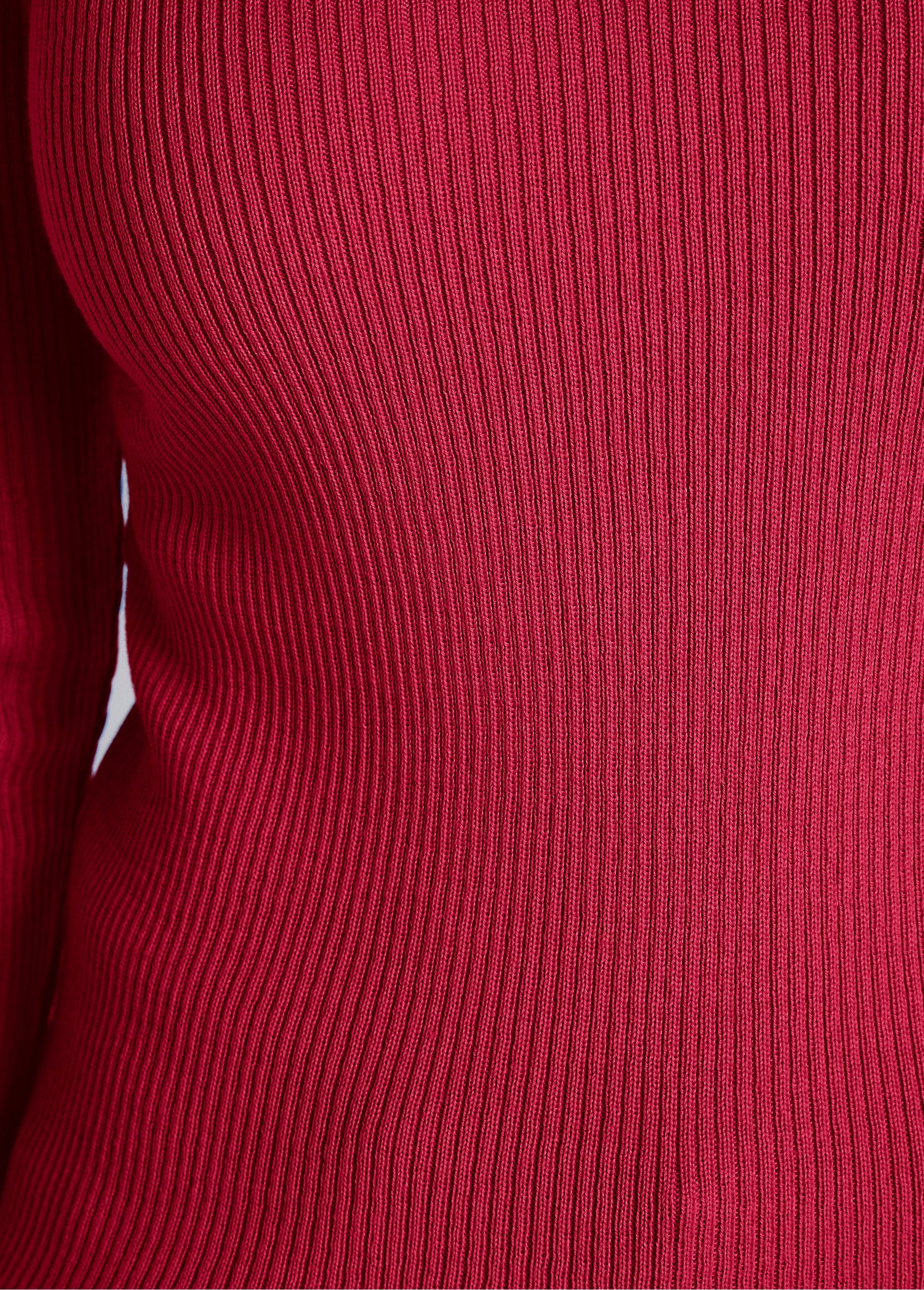 Tunisian_neckline_sweater_with_merino_wool_Raspberry_DE1_slim