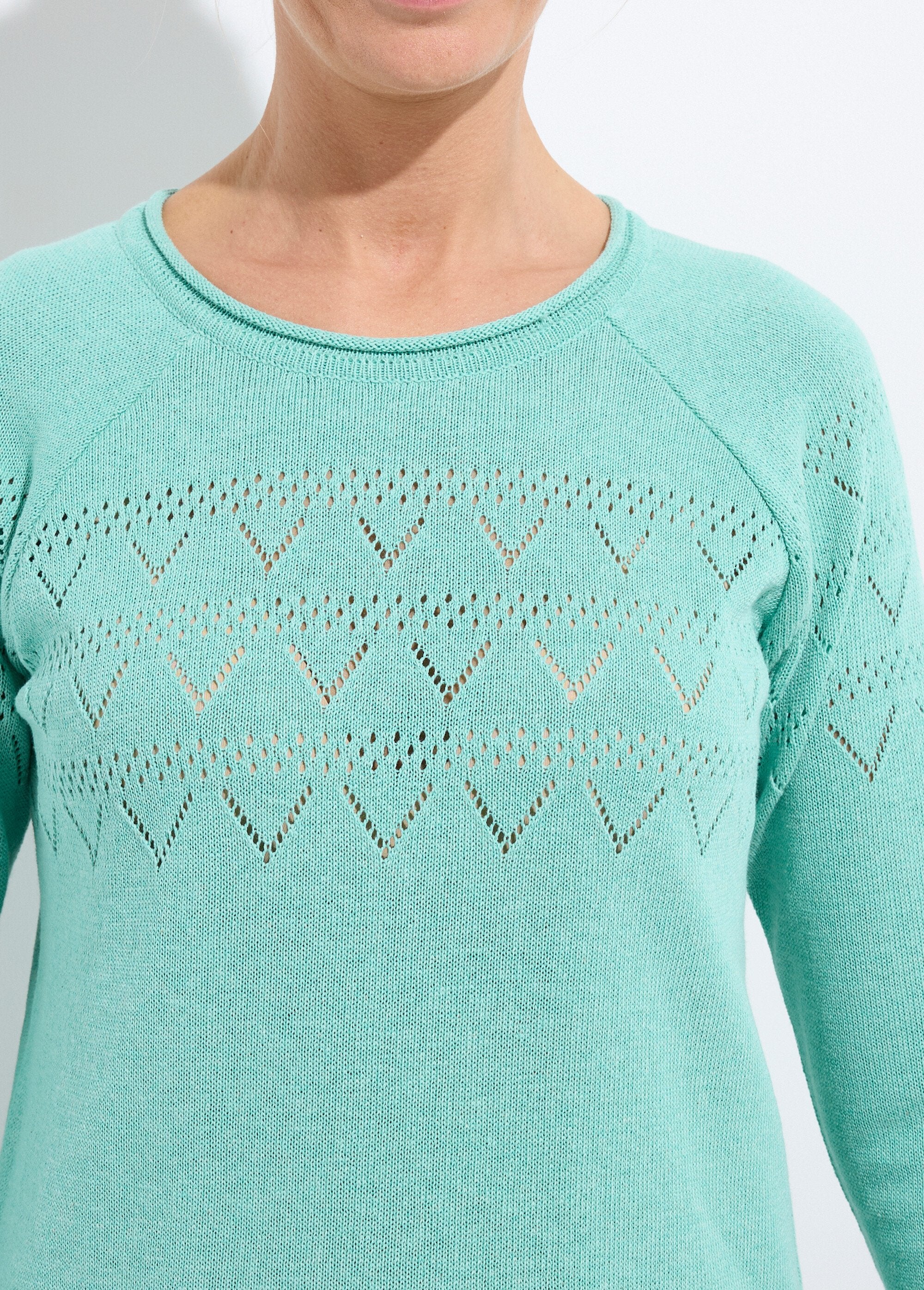 Thin,_openwork_sweater_with_long_raglan_sleeves_Green_DE1_slim