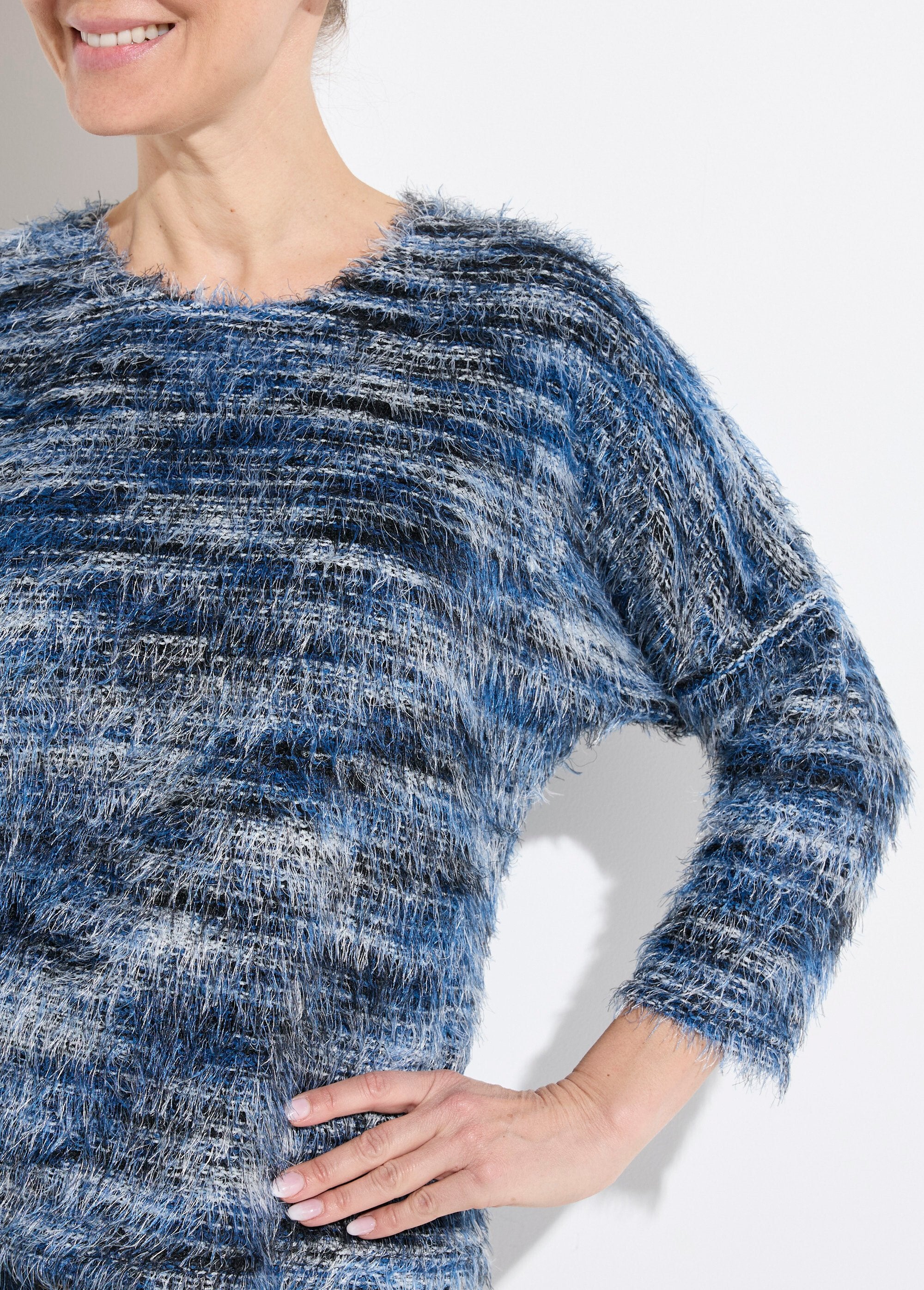 Pull_maille_poilue_manches_chauve-souris_Bleu_DE1_slim