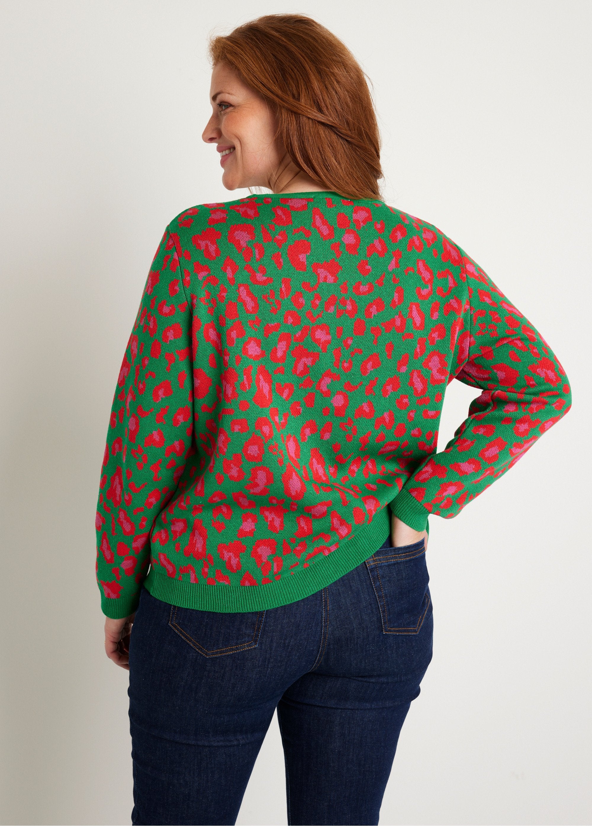 Leopard_pattern_round_neck_sweater_Green_DO1_curvy