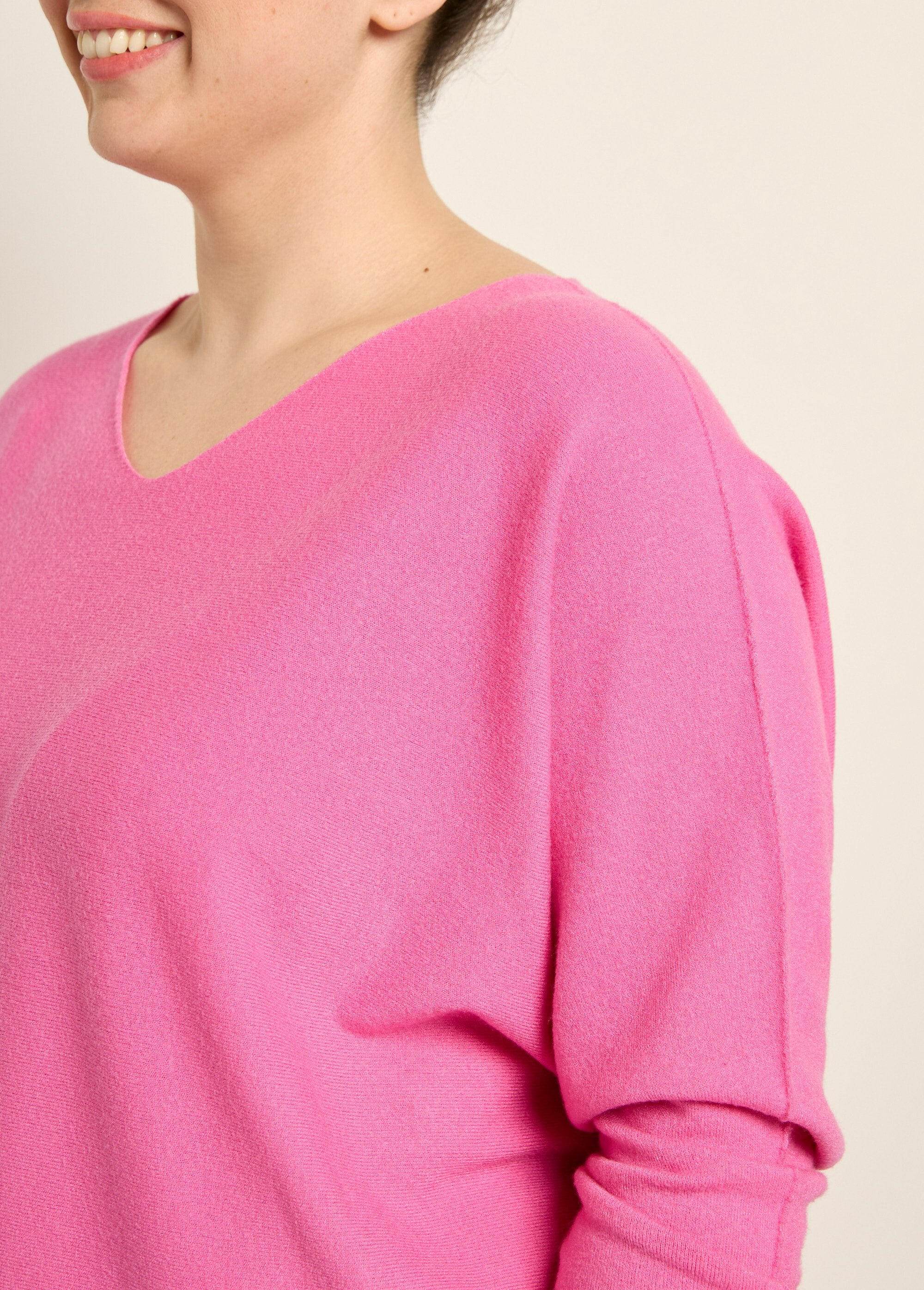 Knitted_tunic_sweater_with_dropped_armholes_Fuchsia_DE1_curvy