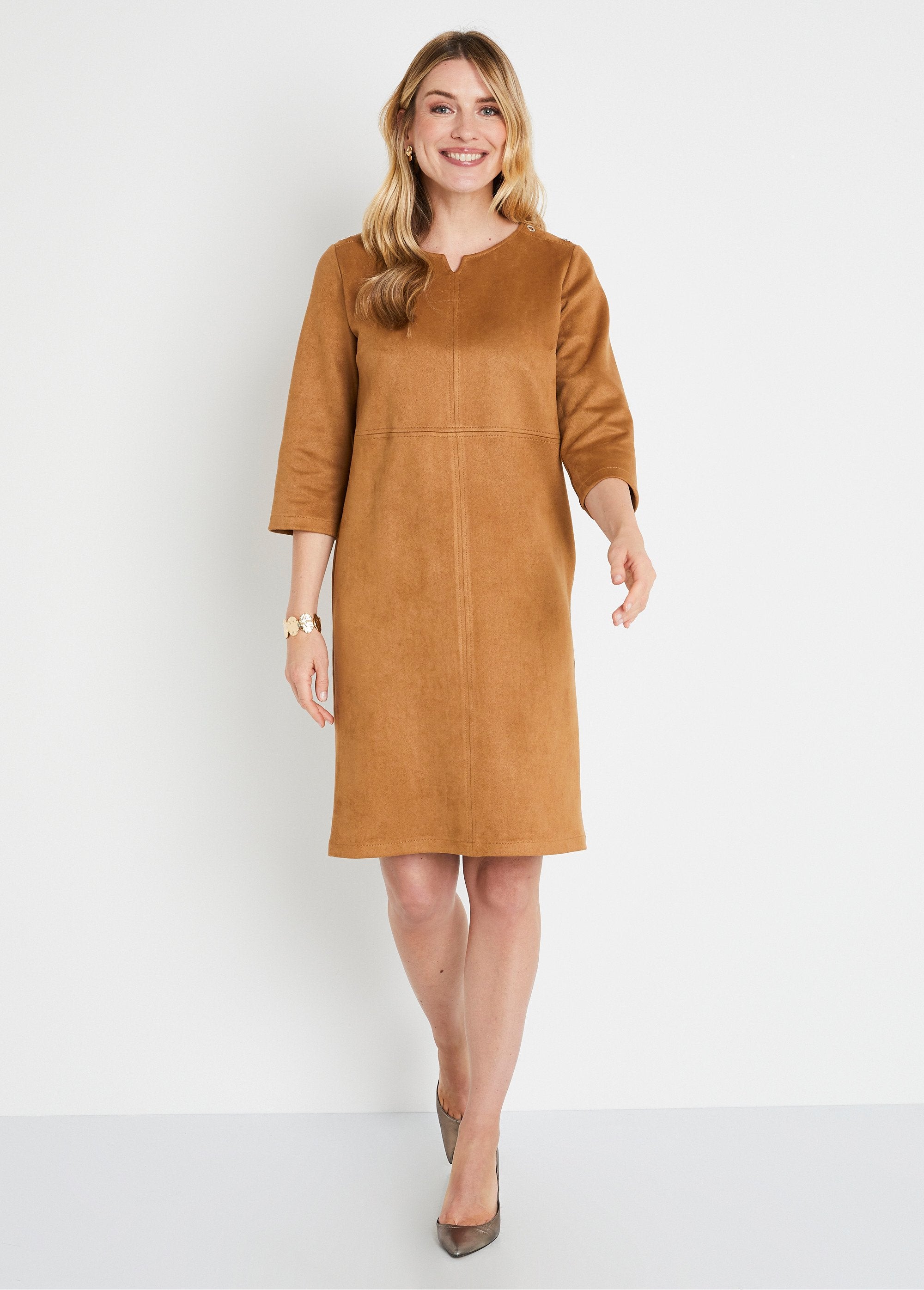 Loose-fitting_short_dress_in_plain_suede_camel_FA1_slim