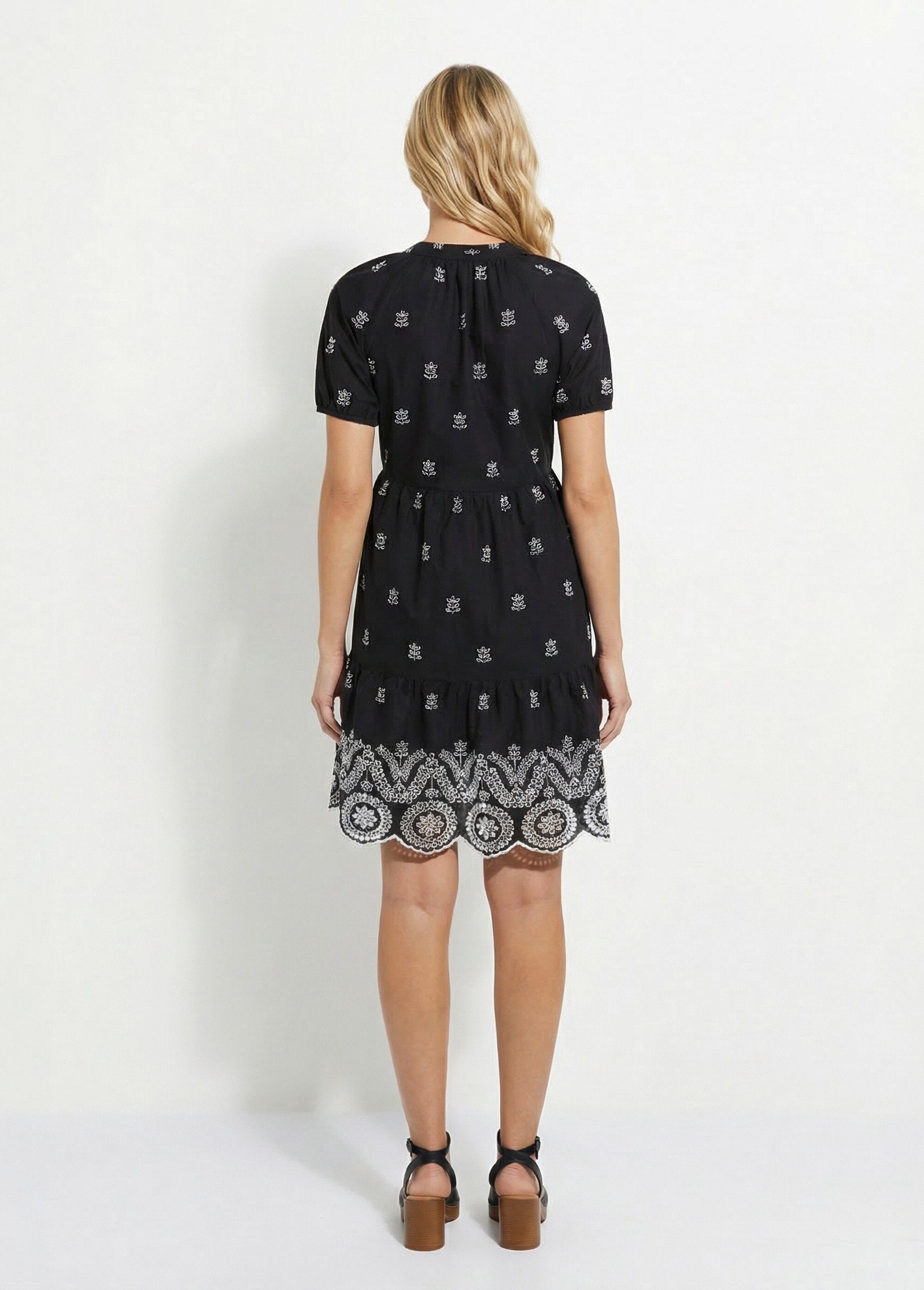 Loose-fitting_short_embroidered_cotton_dress_Black_and_white_DO1_slim