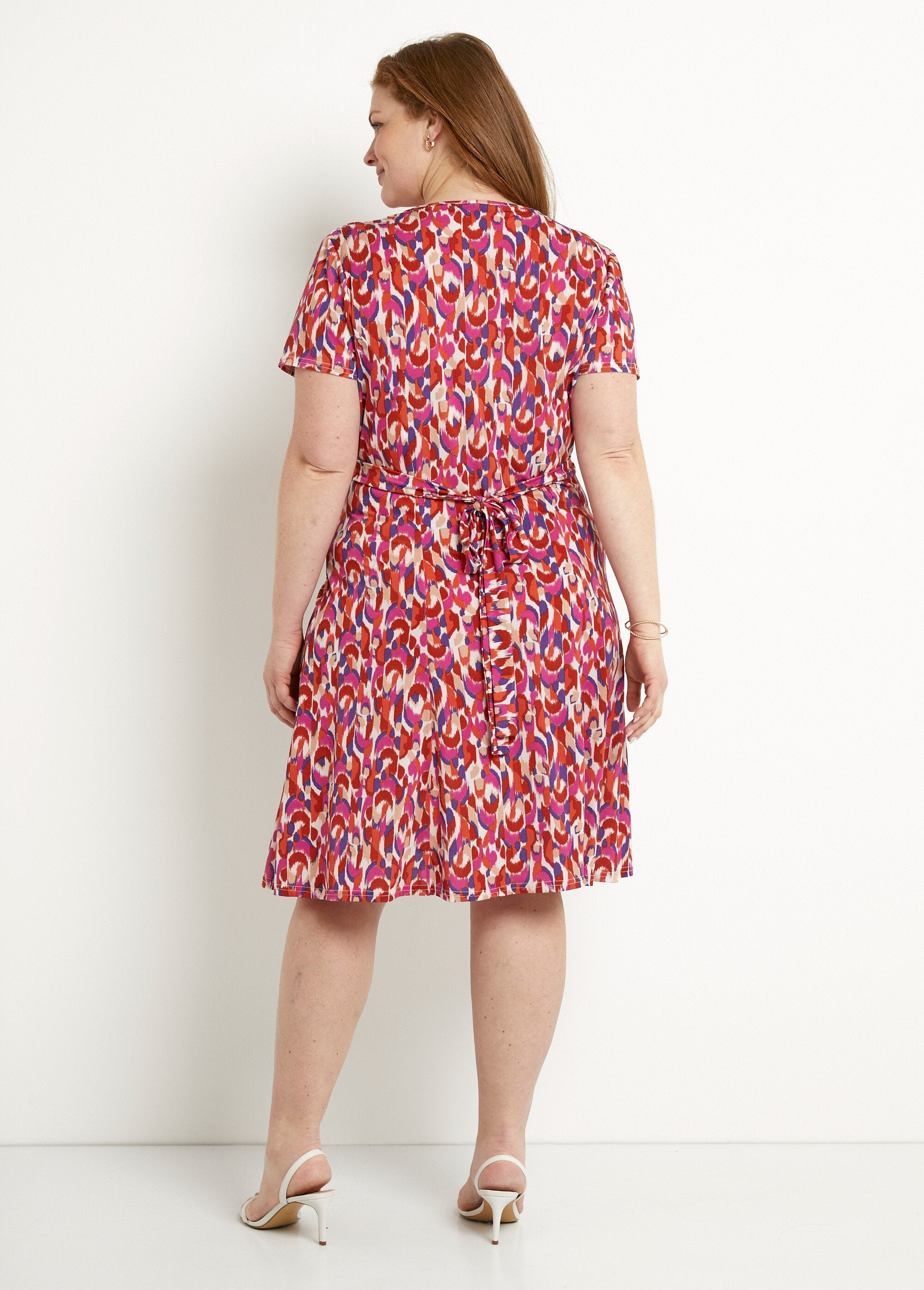 Short_graphic_V-neck_dress_with_flared_base_Pink_and_purple_DO1_curvy