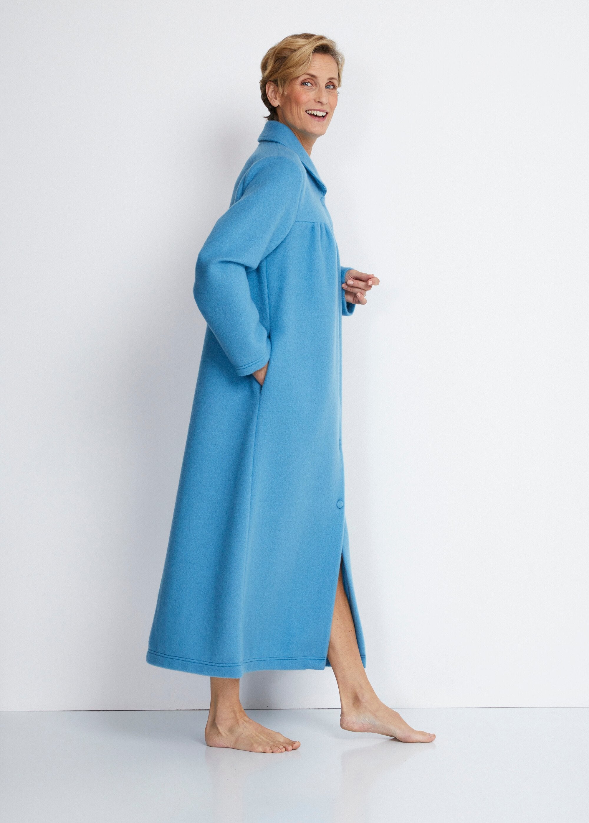 Long_embroidered_fleece_buttoned_bathrobe_with_shawl_collar_Blue_Duck_DR1_slim