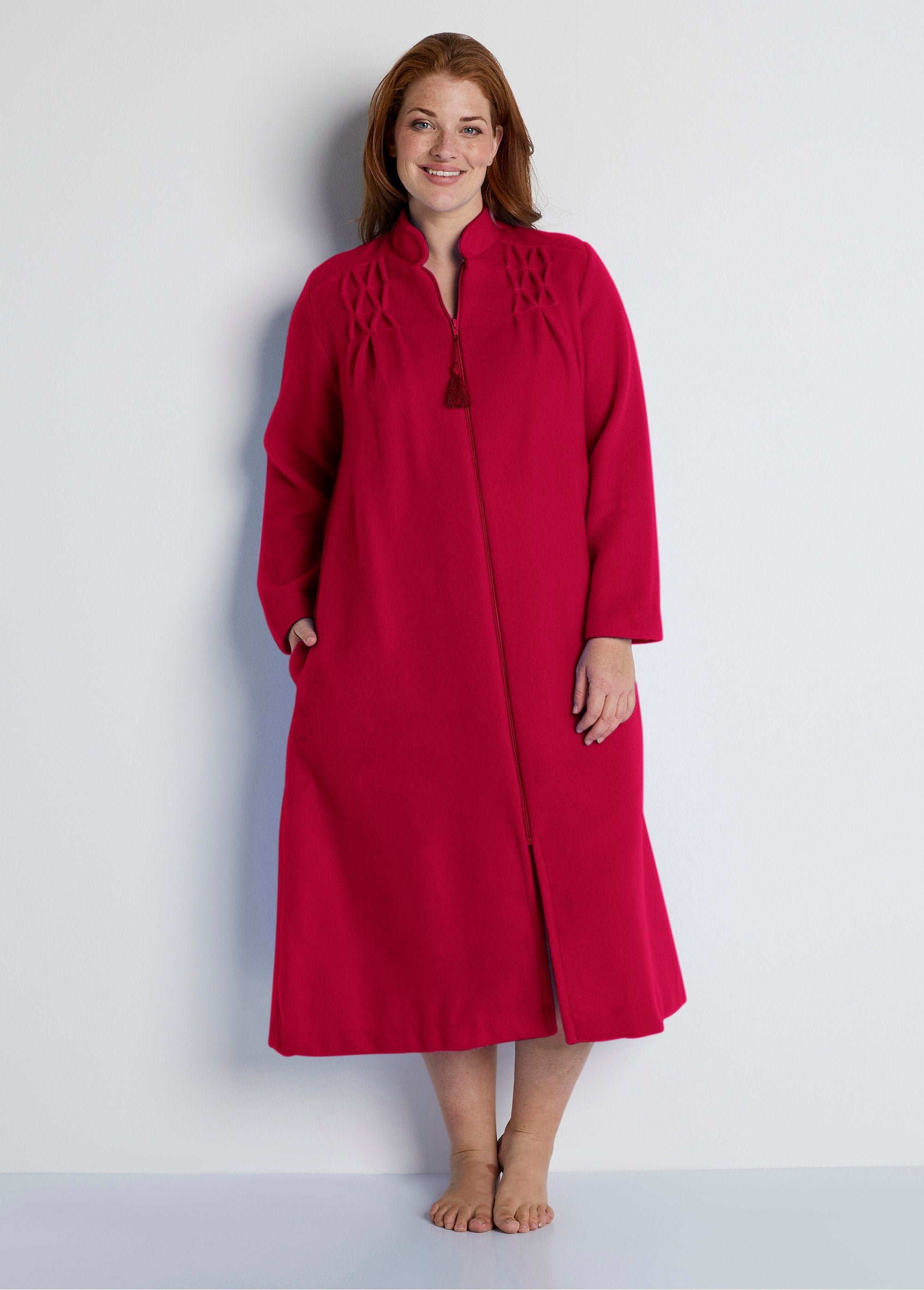 Courtelle®_zipped_knit_bathrobe_Ruby_FA2_curvy