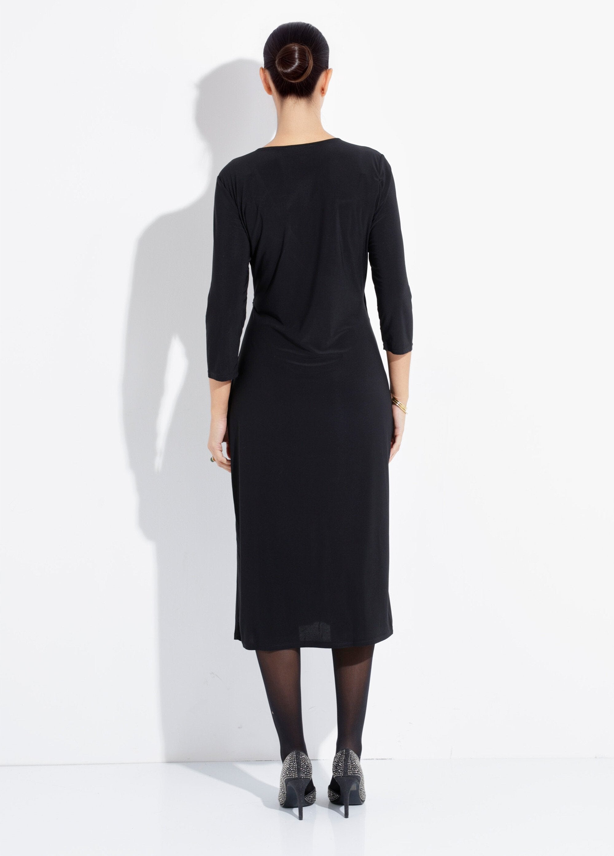 Long,_chic_dress_with_a_pleated,_jeweled_waist_Black_DO1_slim