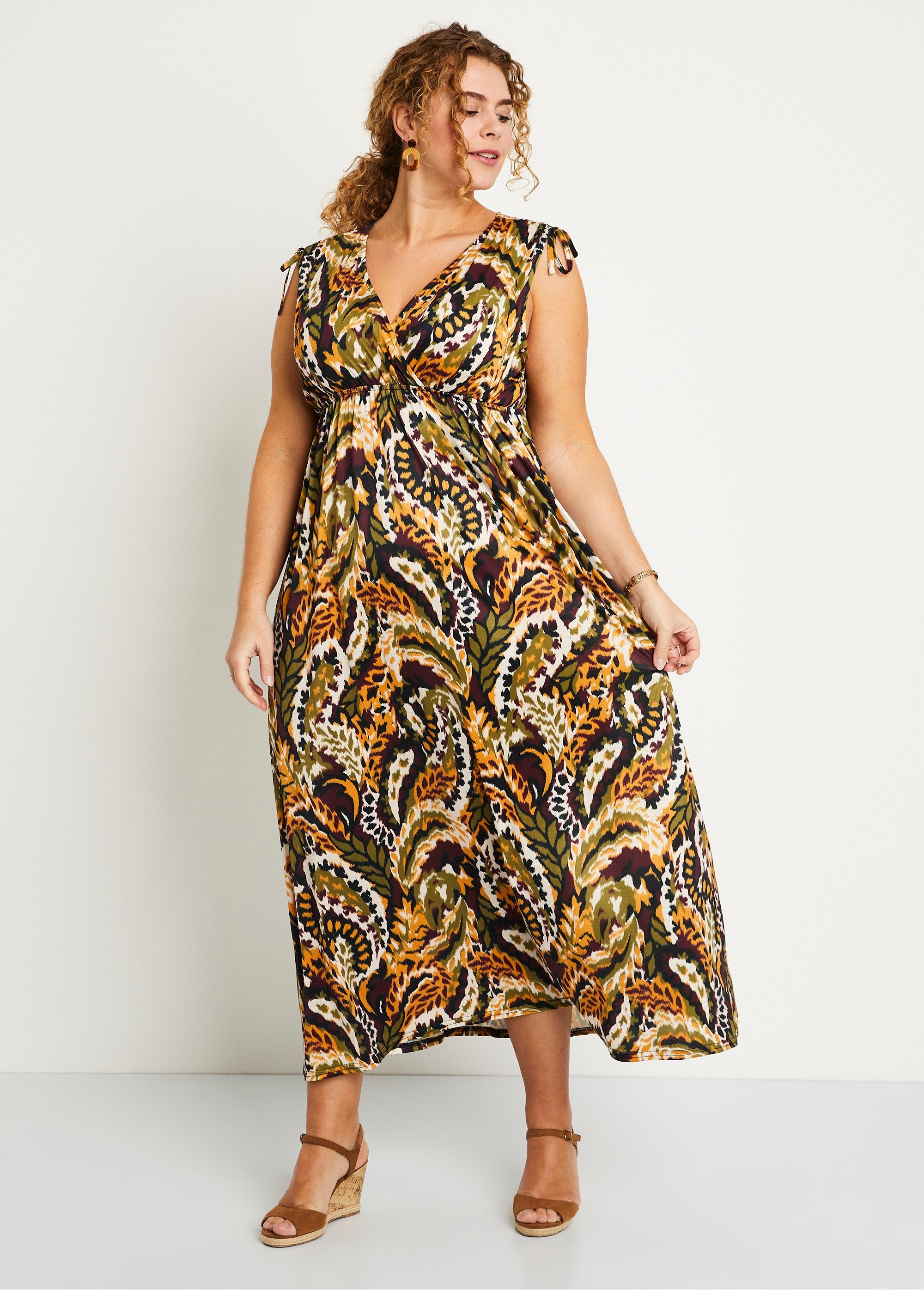 Long_sleeveless_printed_V-neck_dress_Ocher_and_green_FA1_curvy