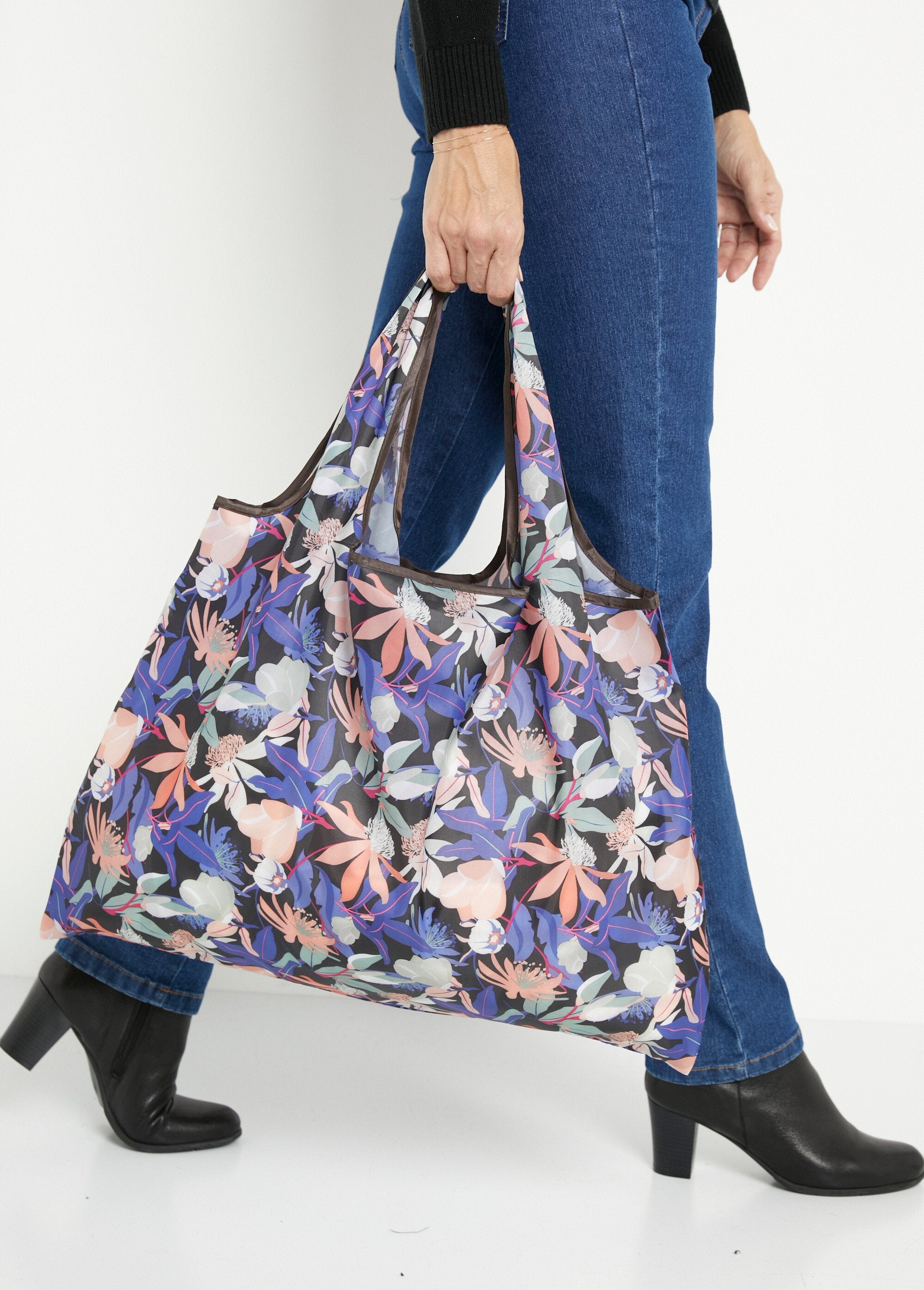 Foldable_shopping_bag_with_floral_pattern_Flower_print_FA1_slim