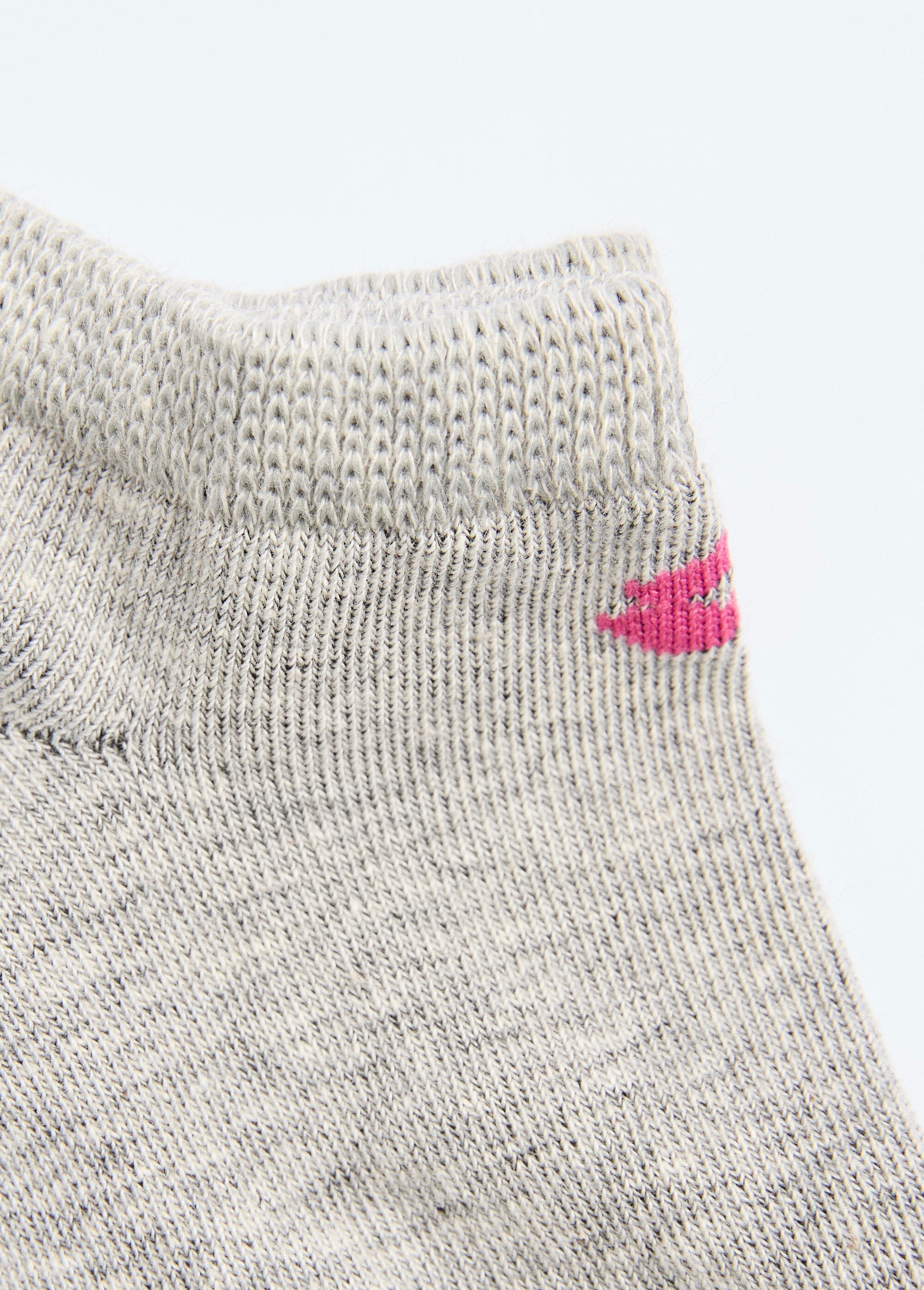 Socquettes_avec_logo_coloré_Assortis_gris_DE2_slim