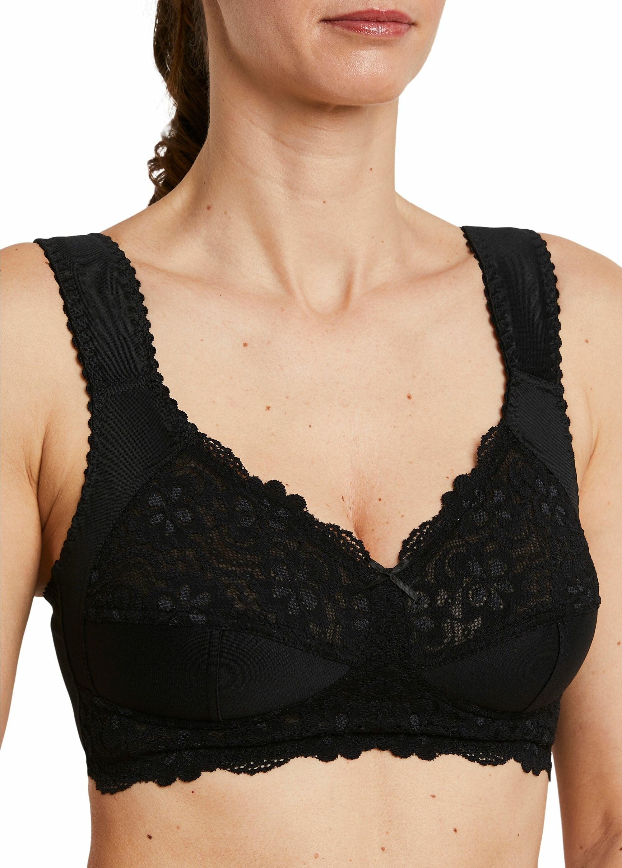 Underwired_lace_bra_Black_DE1_slim