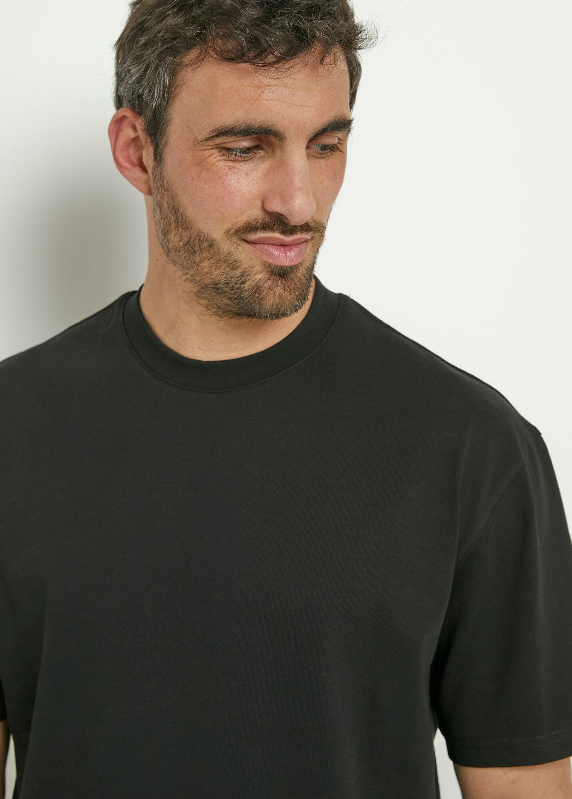 Thick_cotton_T-shirt_with_double_stitching_Black_DE1_slim