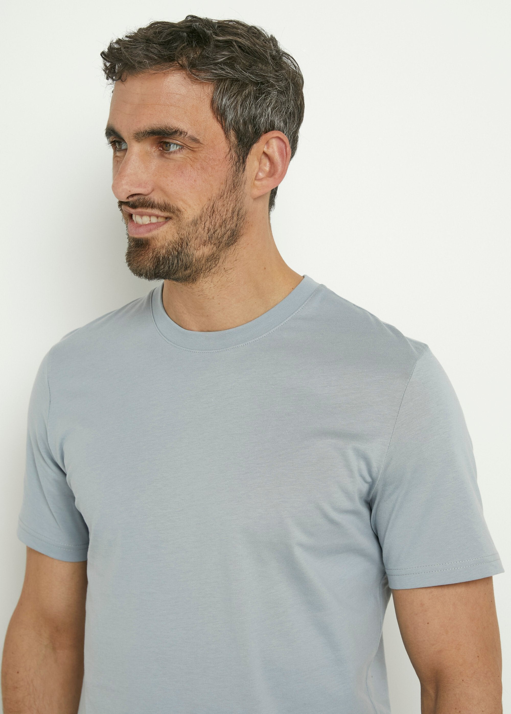 Short-sleeved_cotton_T-shirt_with_round_neck_Light_gray_DE1_slim