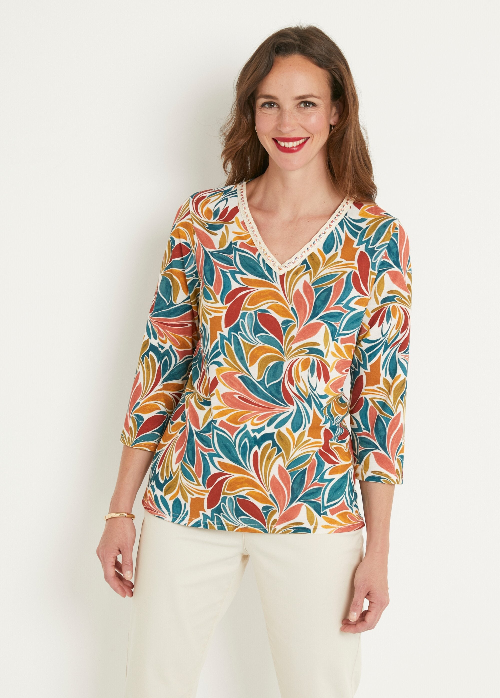 Printed_V-neck_stretch_short_T-shirt_Honey_and_aqua_FA1_slim