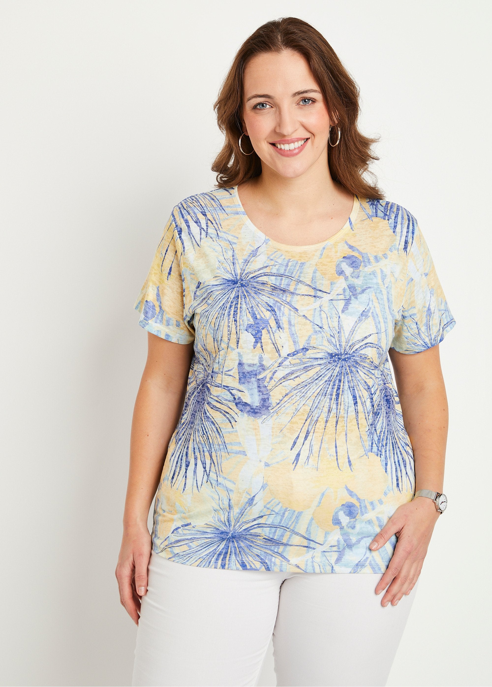 Short_T-shirt_with_pattern_and_rhinestones_round_neck_Yellow_and_blue_FA1_curvy