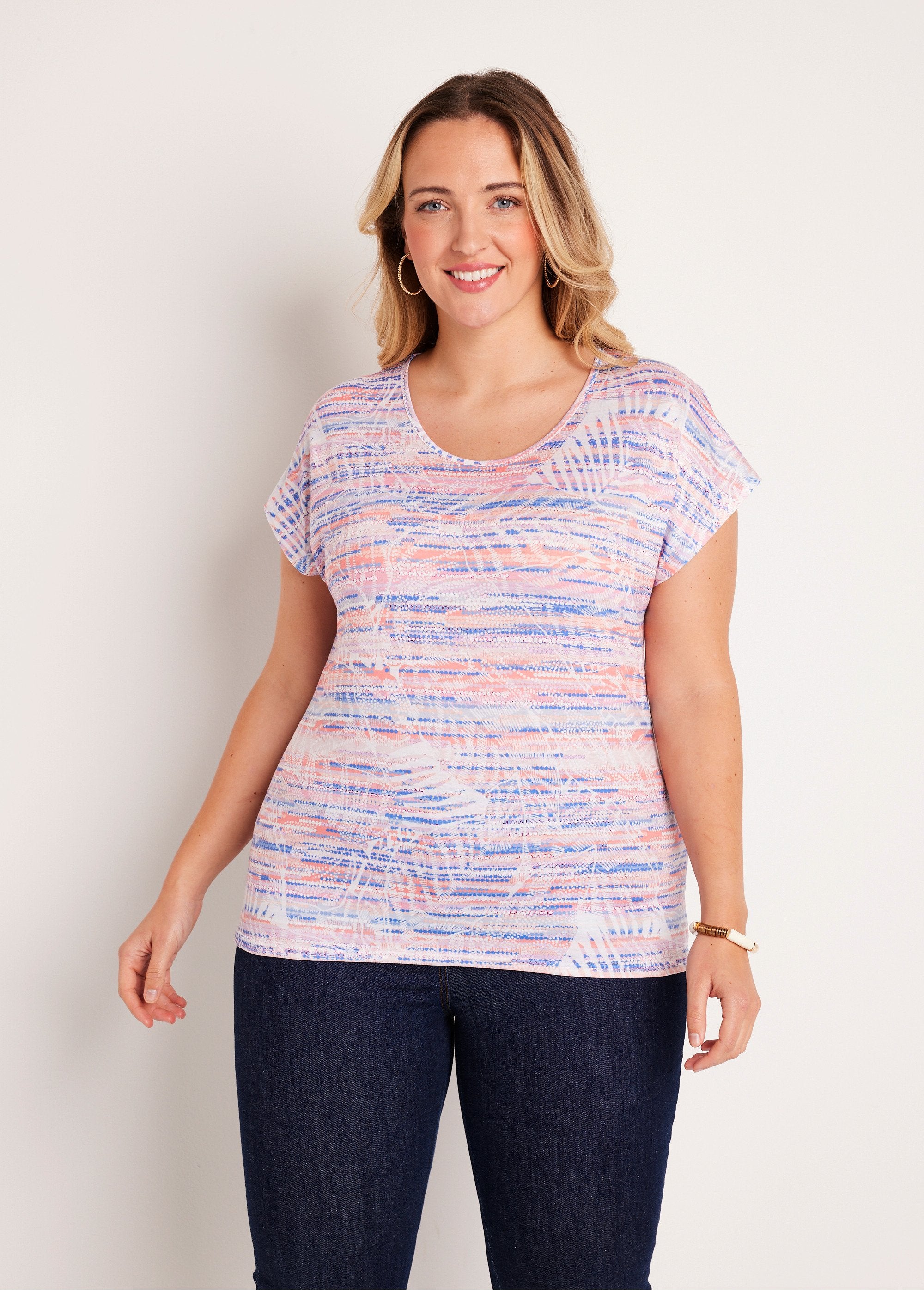 Short_straight_t-shirt_with_graphic_pattern_Melon_print_FA1_curvy