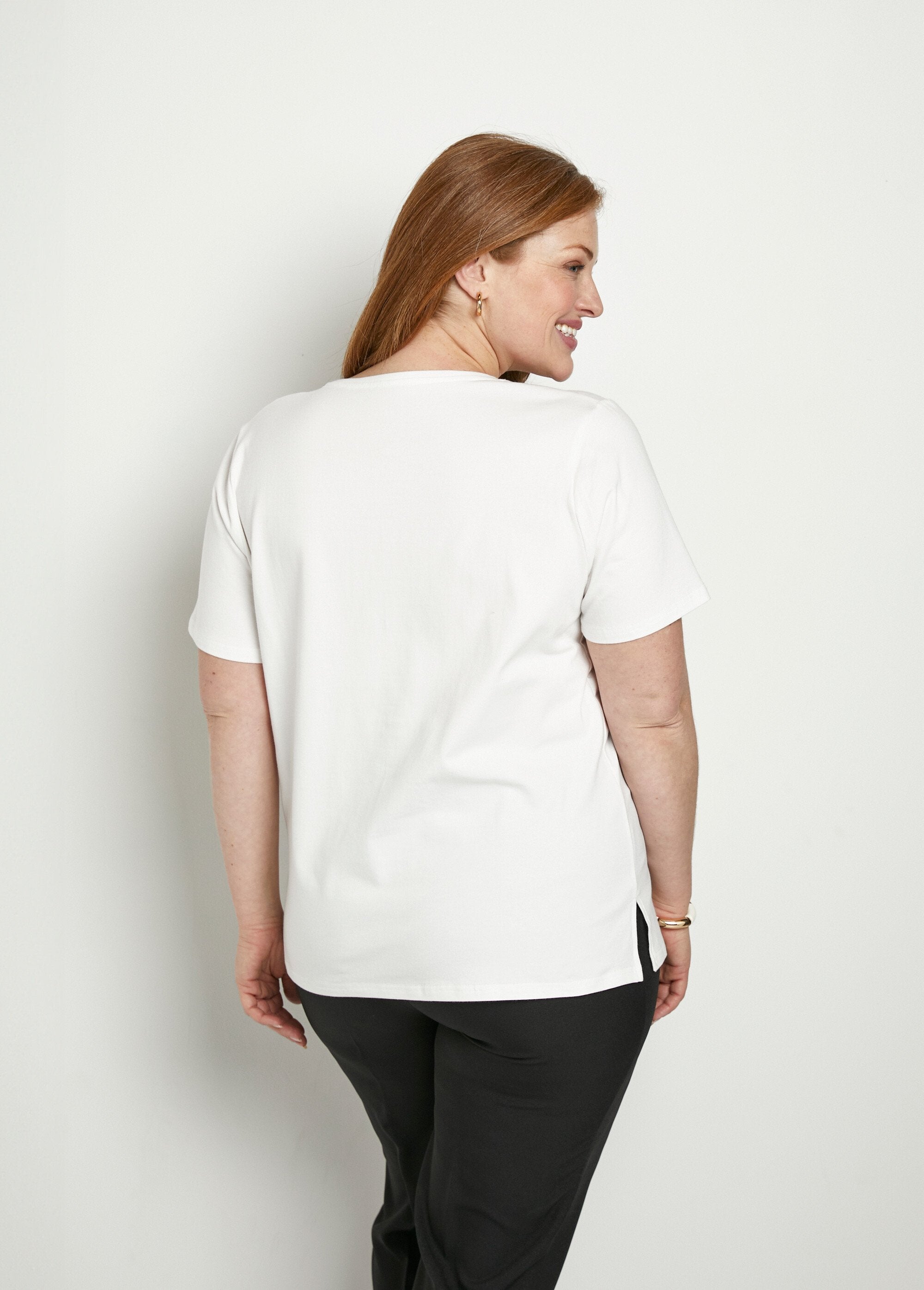 Long_short-sleeved_round_neck_T-shirt_Plain_white_DO1_curvy