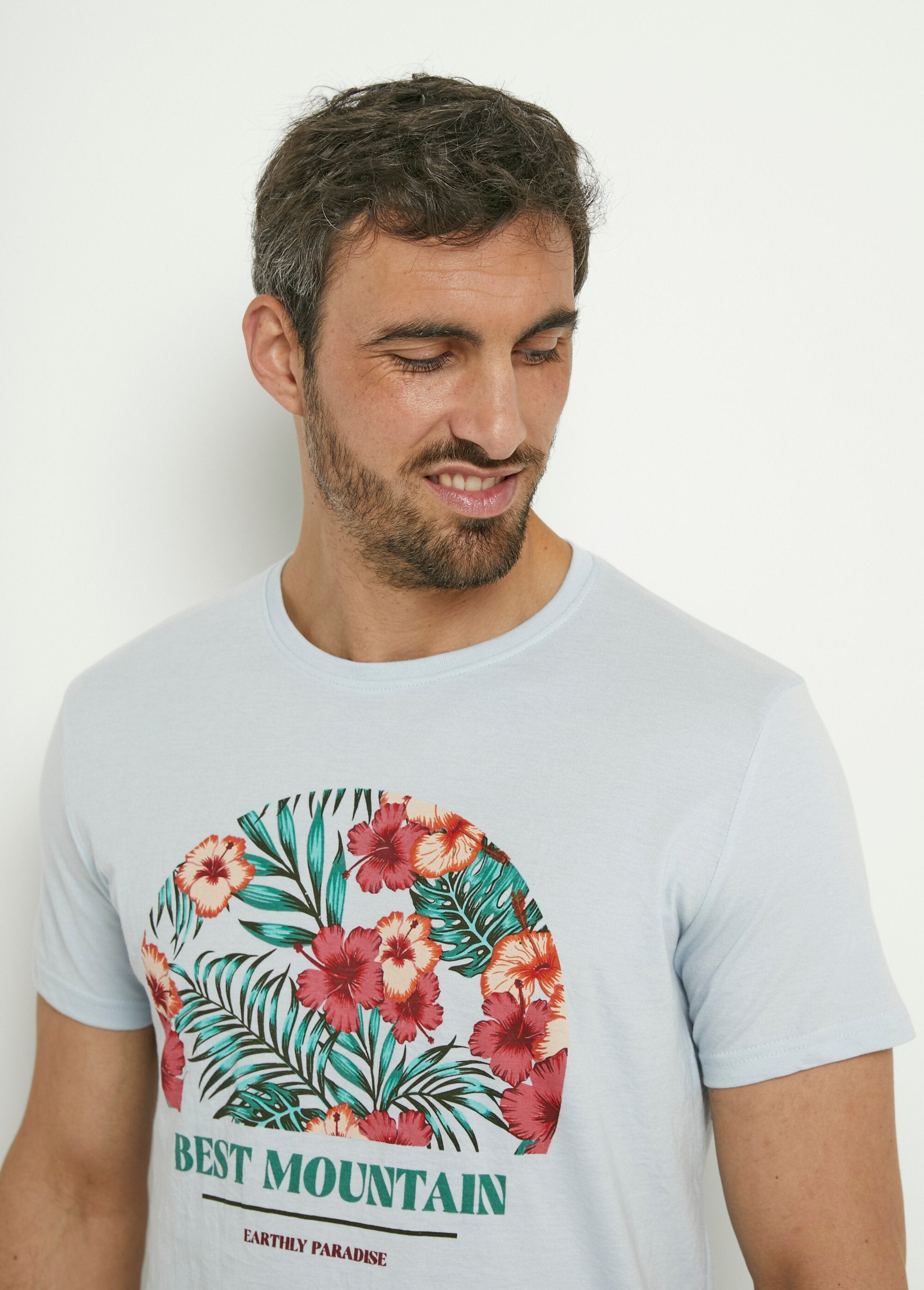 Short-sleeved_t-shirt_with_exotic_pattern_Sky_blue_DE1_slim