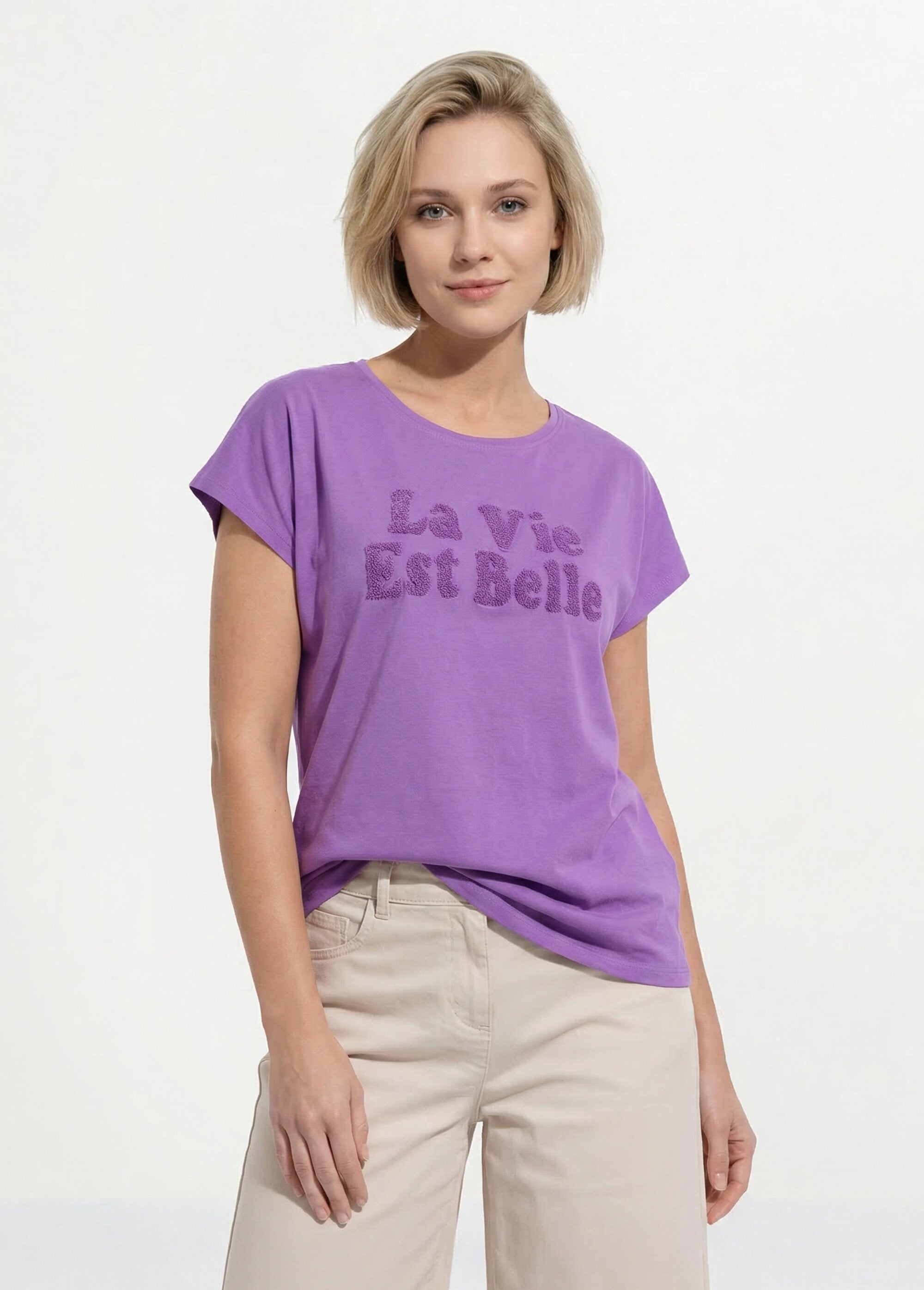 Plain_round-neck_T-shirt_with_bouclé_message_Purple_FA1_slim