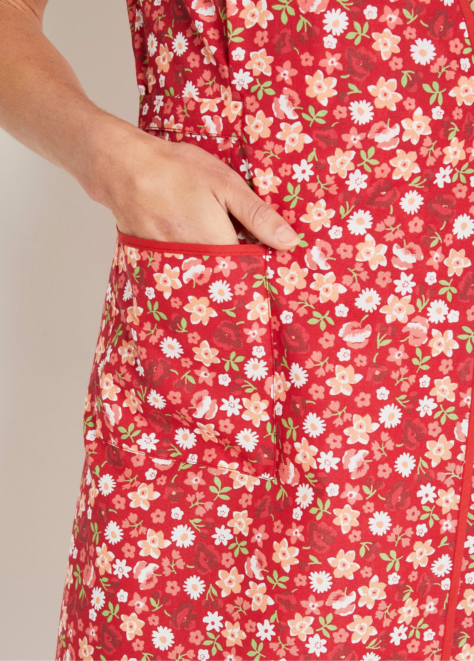 Cotton_floral_sleeveless_wrap_apron_Red_DE3_slim