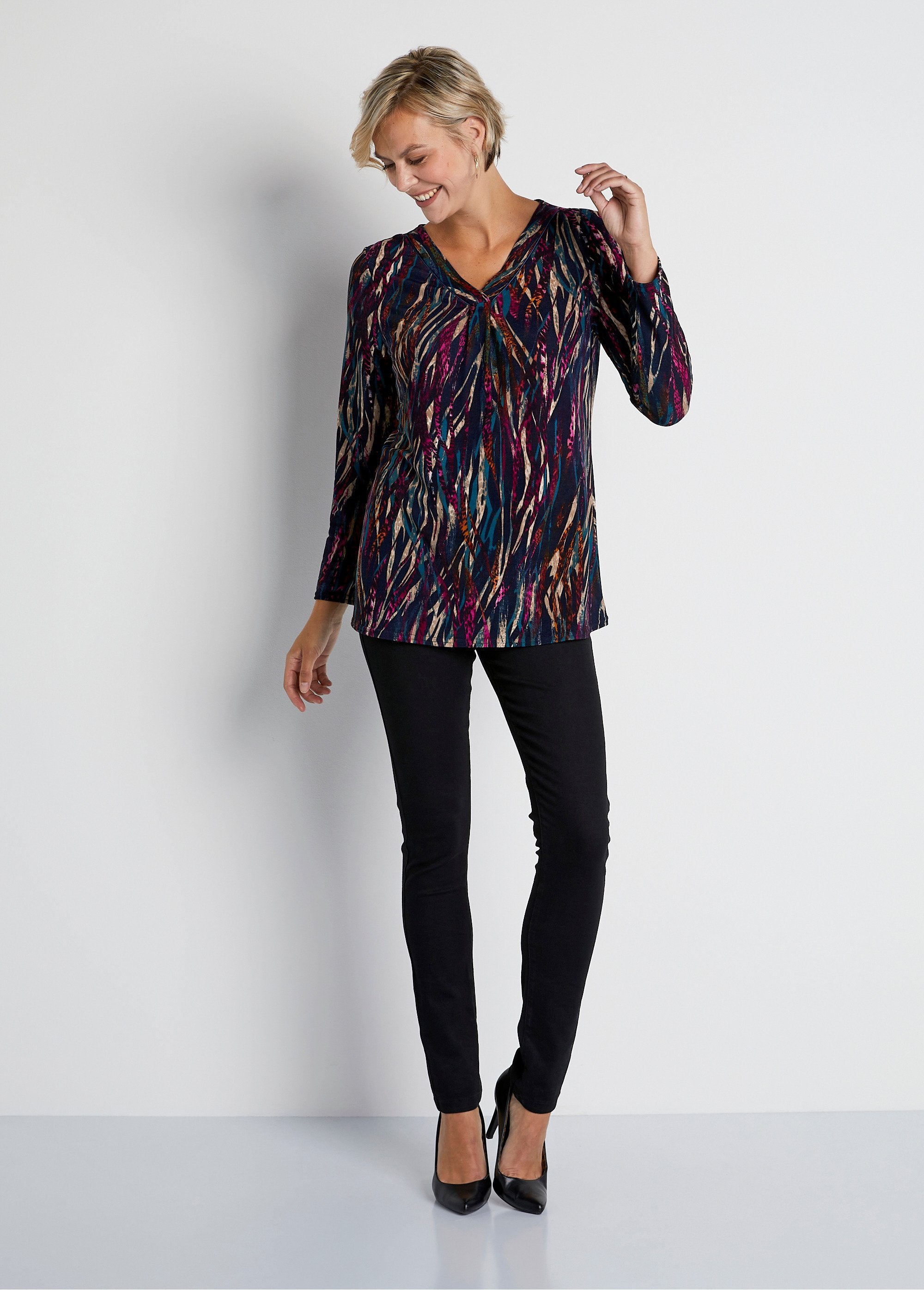 Printed_mid-length_flared_T-shirt_Navy_and_fuchsia_SF1_slim