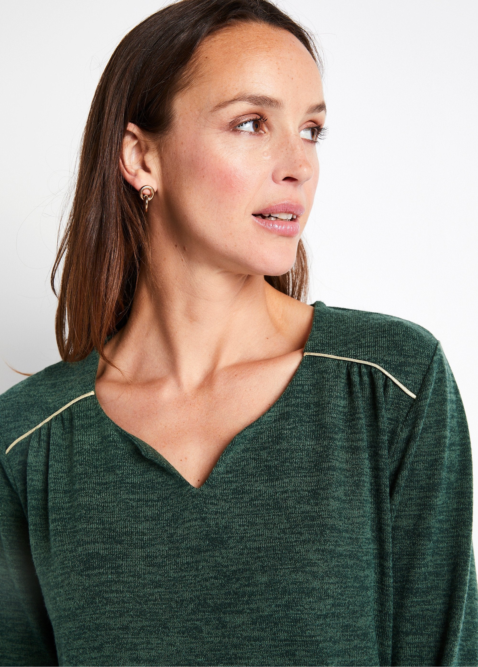 Long_flared_t-shirt_with_3/4_sleeves_and_round_neck_Plain_green_DE1_slim