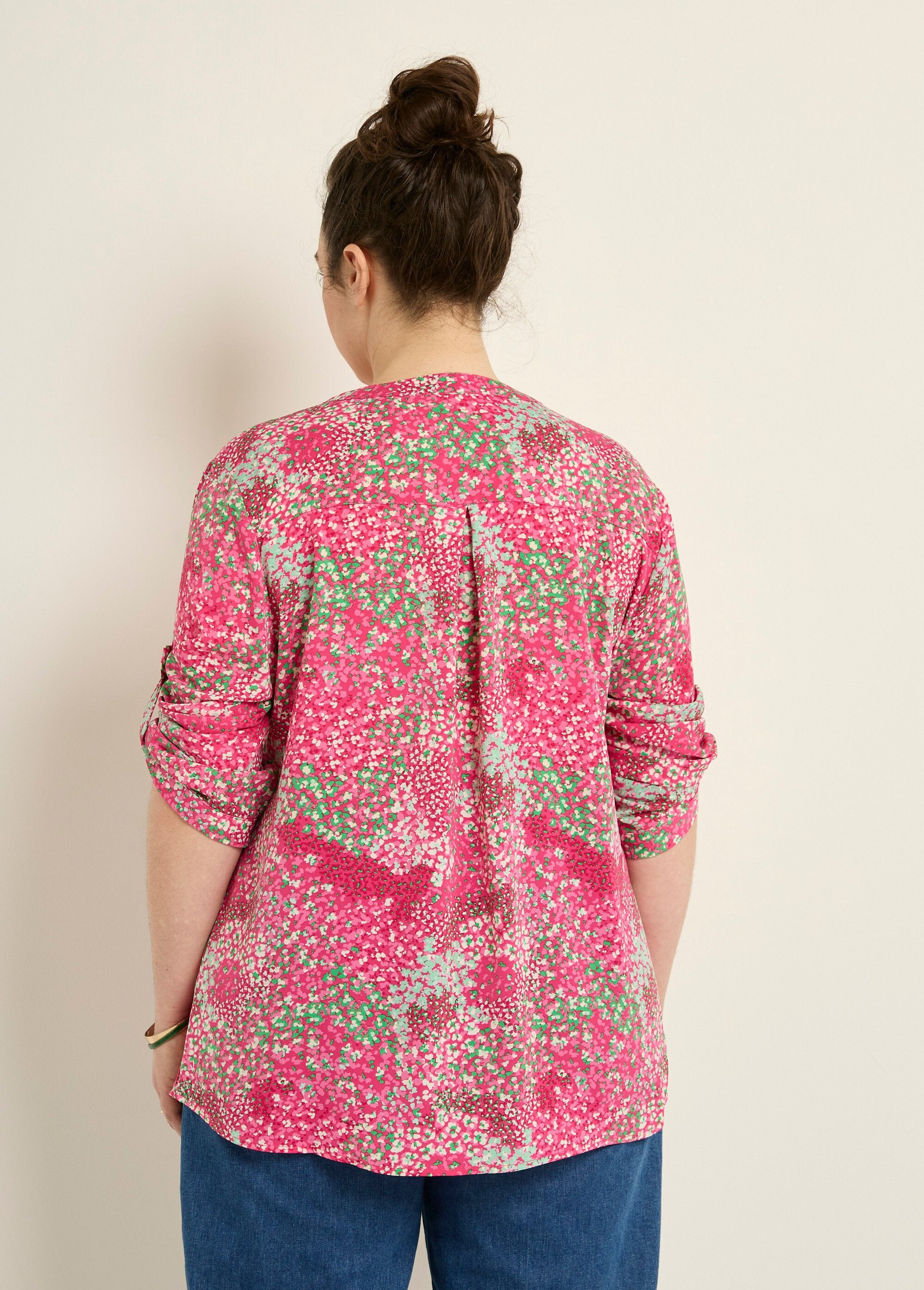 Long-sleeved_floral_V-neck_tunic_Rose_prints_DO1_curvy