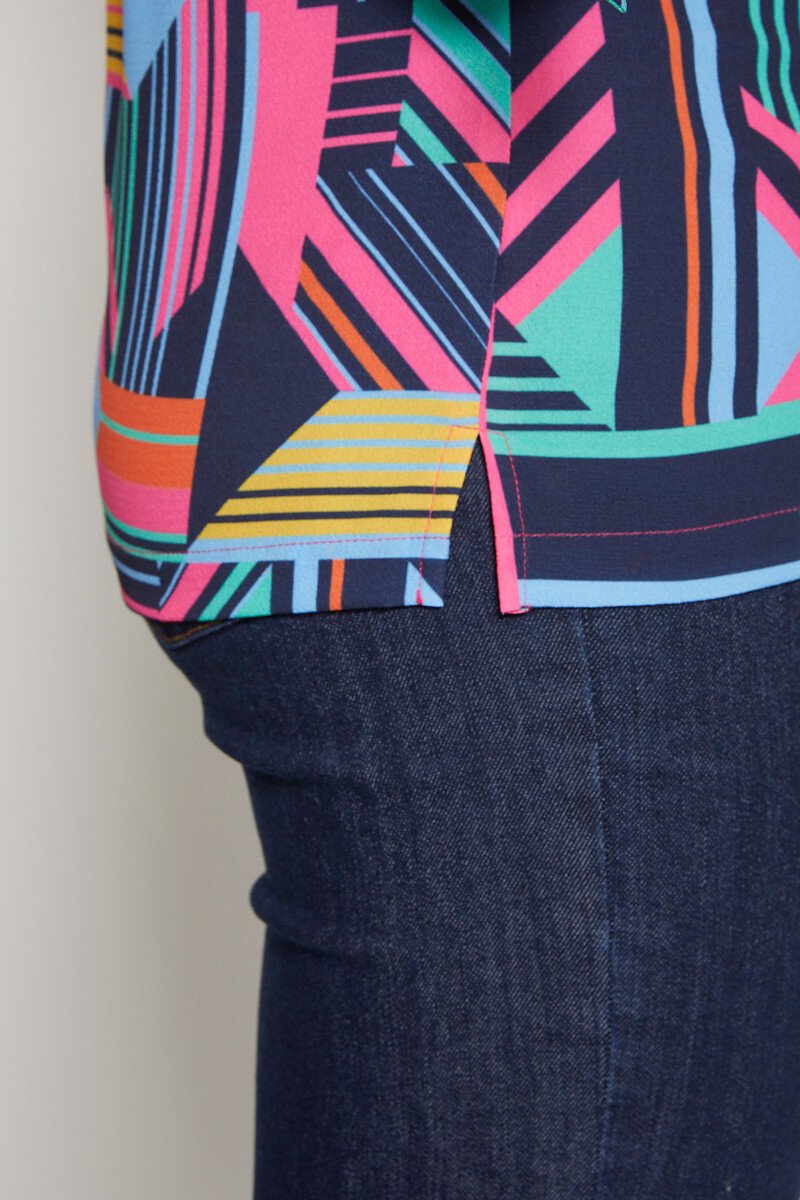 Straight_tunic_with_3/4_length_sleeves_Navy_background_print_DE3_slim